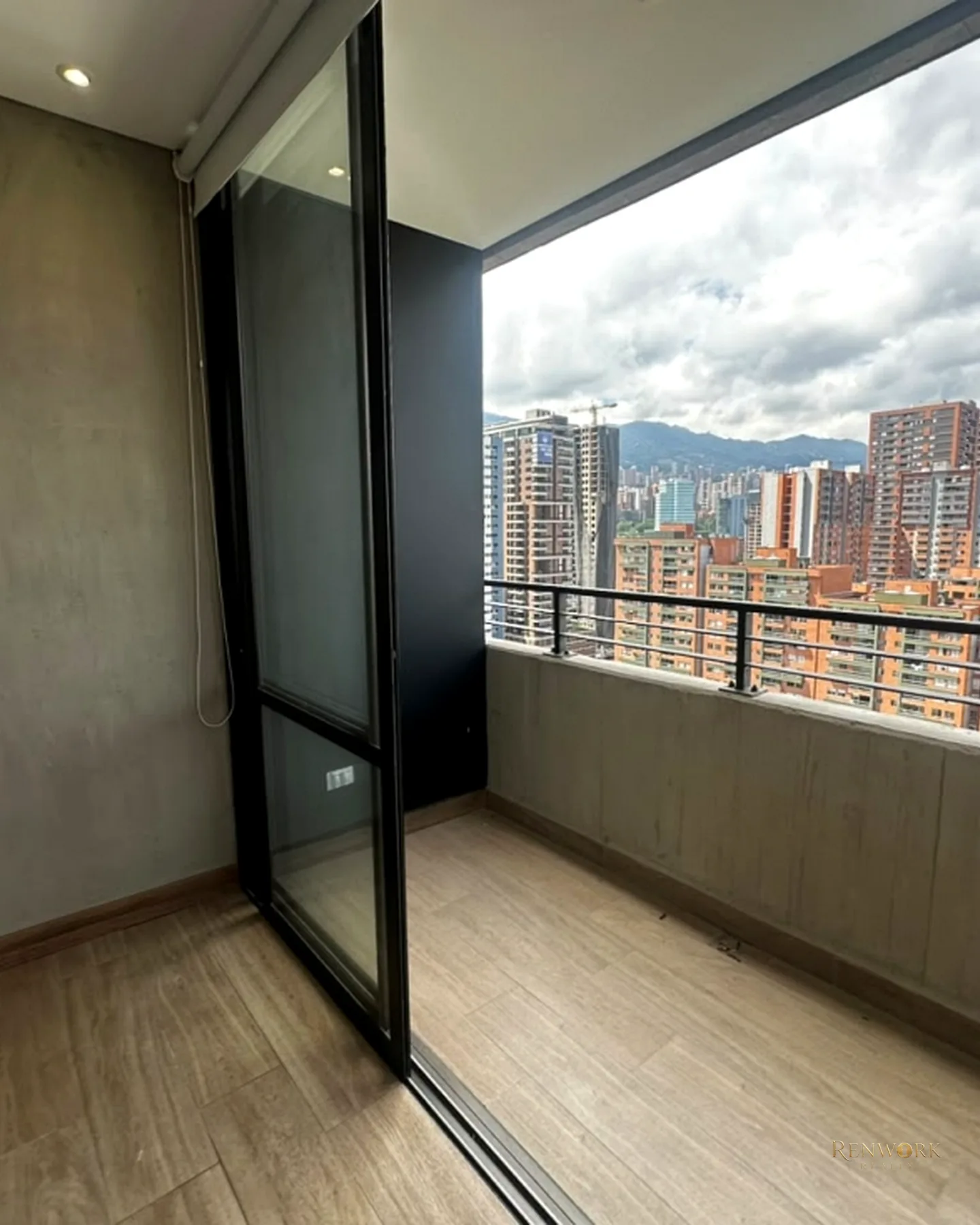 APARTAMENTO MEDELLIN PISO ALTO SIN PONIENTE SECTOR CIUDAD DEL RIO · foto 8