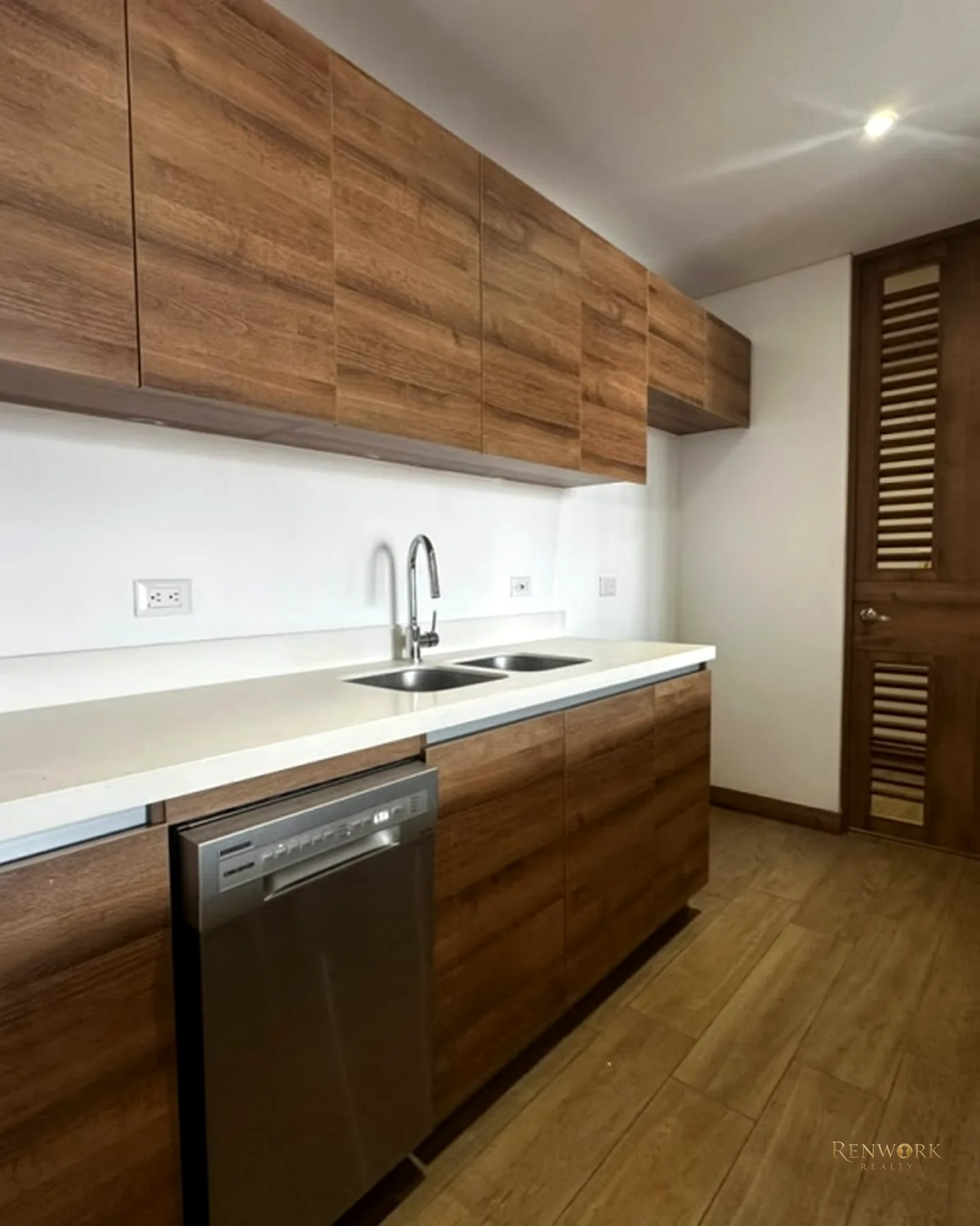 APARTAMENTO MEDELLIN PISO ALTO SIN PONIENTE SECTOR CIUDAD DEL RIO · foto 4