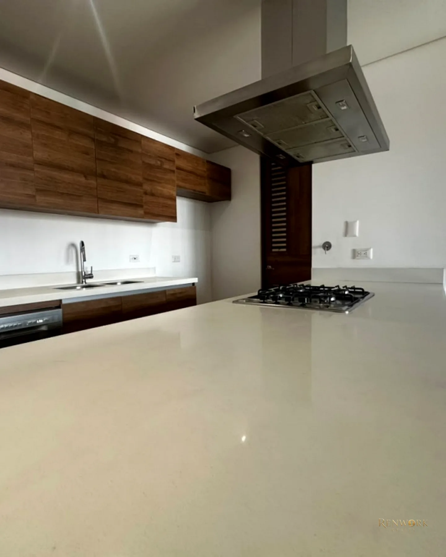 APARTAMENTO MEDELLIN PISO ALTO SIN PONIENTE SECTOR CIUDAD DEL RIO · foto 5