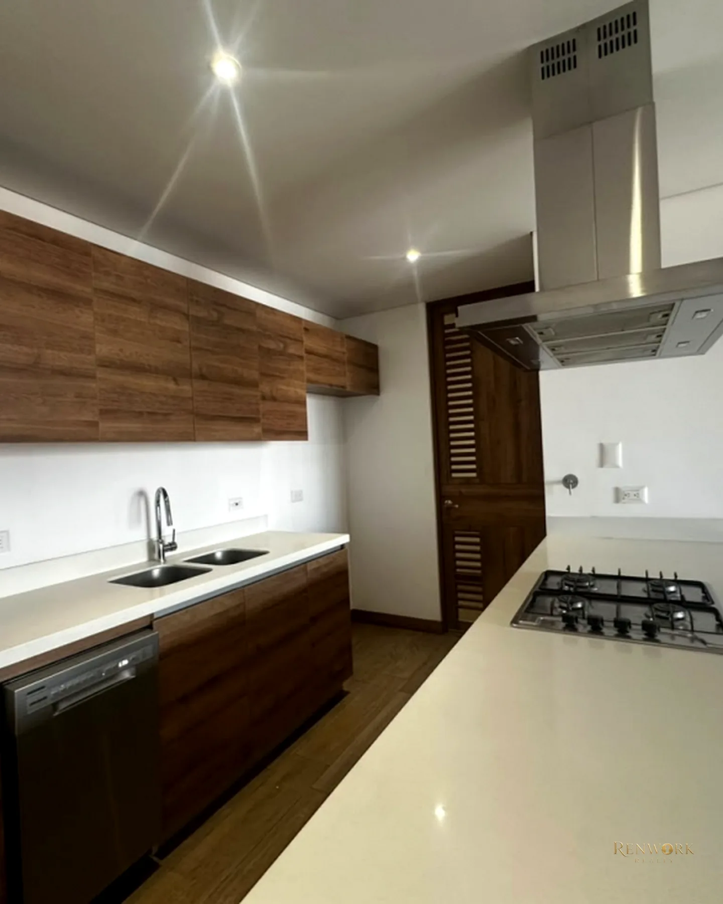 APARTAMENTO MEDELLIN PISO ALTO SIN PONIENTE SECTOR CIUDAD DEL RIO · foto 7