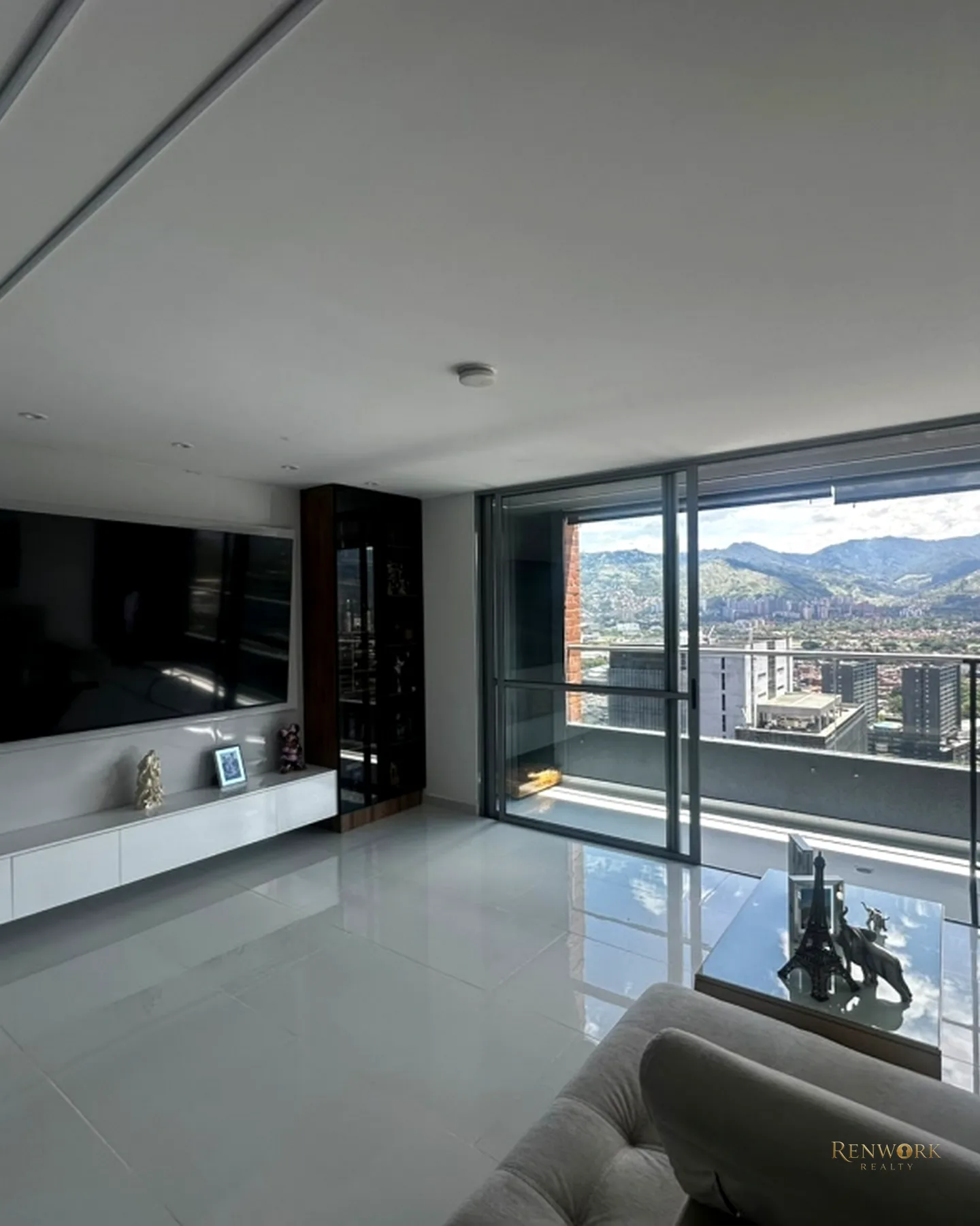 APARTAMENTO MEDELLIN POBLADO PISO ALTO MODERNO VISTA EN CIUDAD DEL RIO · foto 3