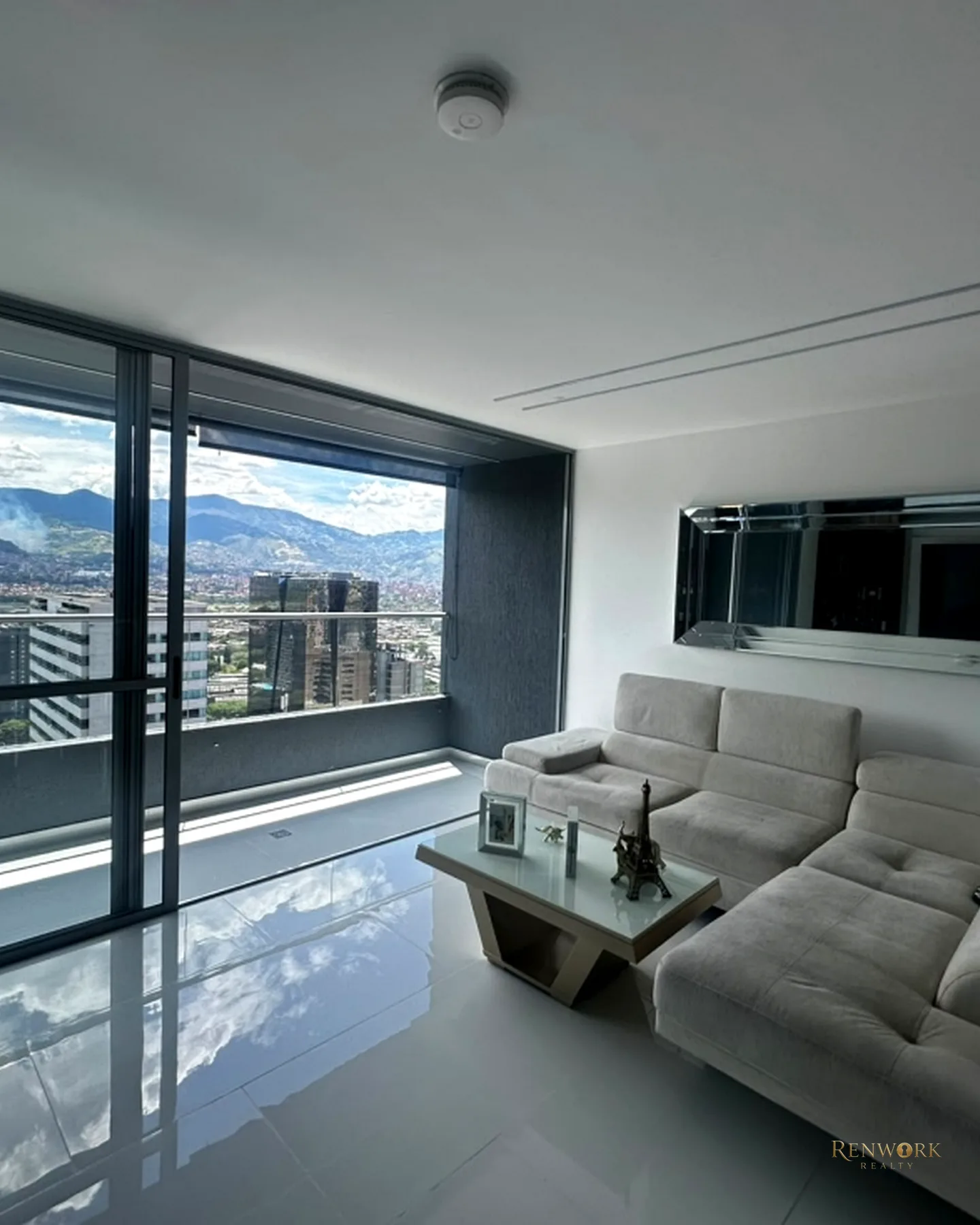 APARTAMENTO MEDELLIN POBLADO PISO ALTO MODERNO VISTA EN CIUDAD DEL RIO · foto 1