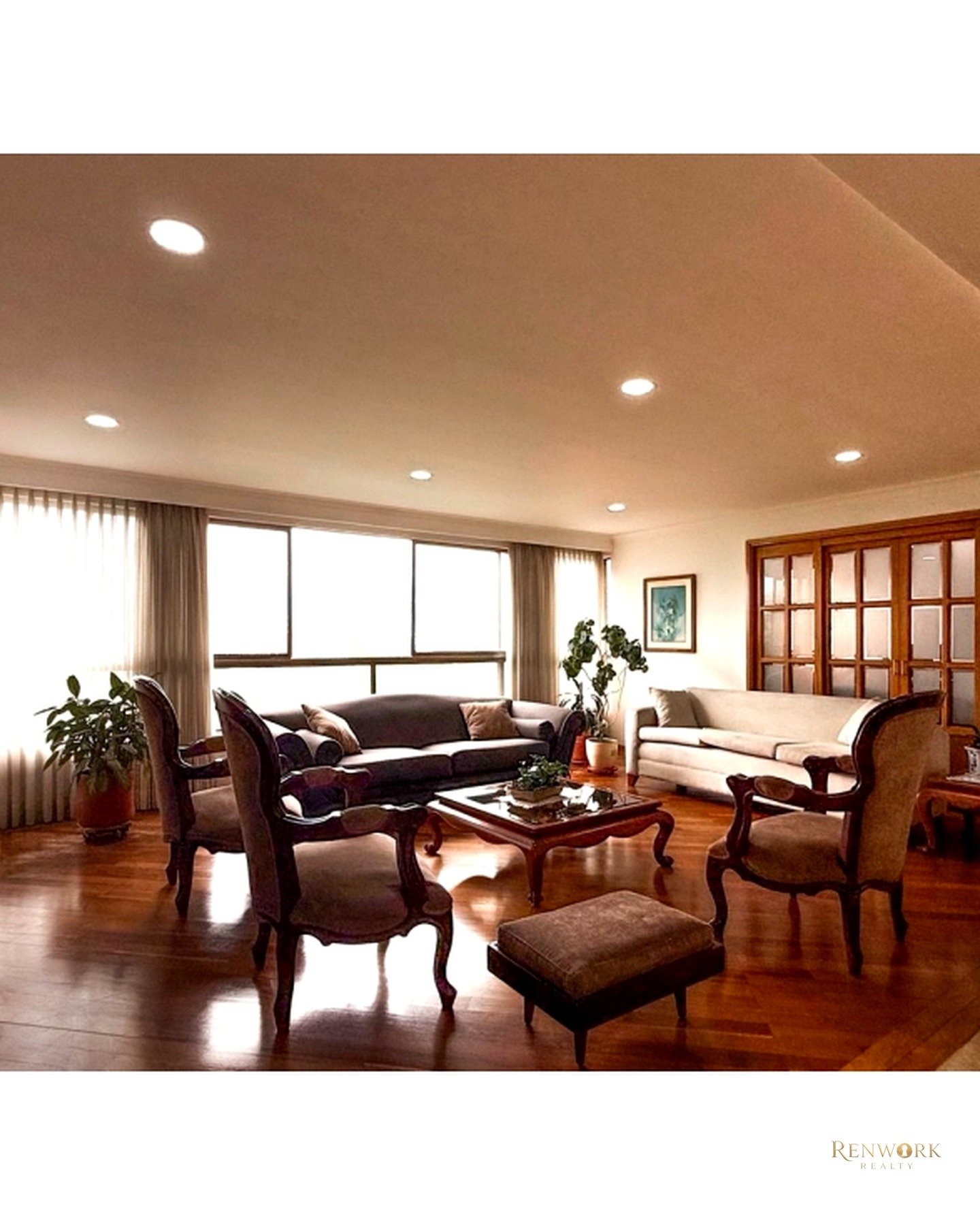Vista de APARTAMENTO PARA LA VENTA EN EL POBLADO, CERCA AL CC SANTAFÉ, PISO 4