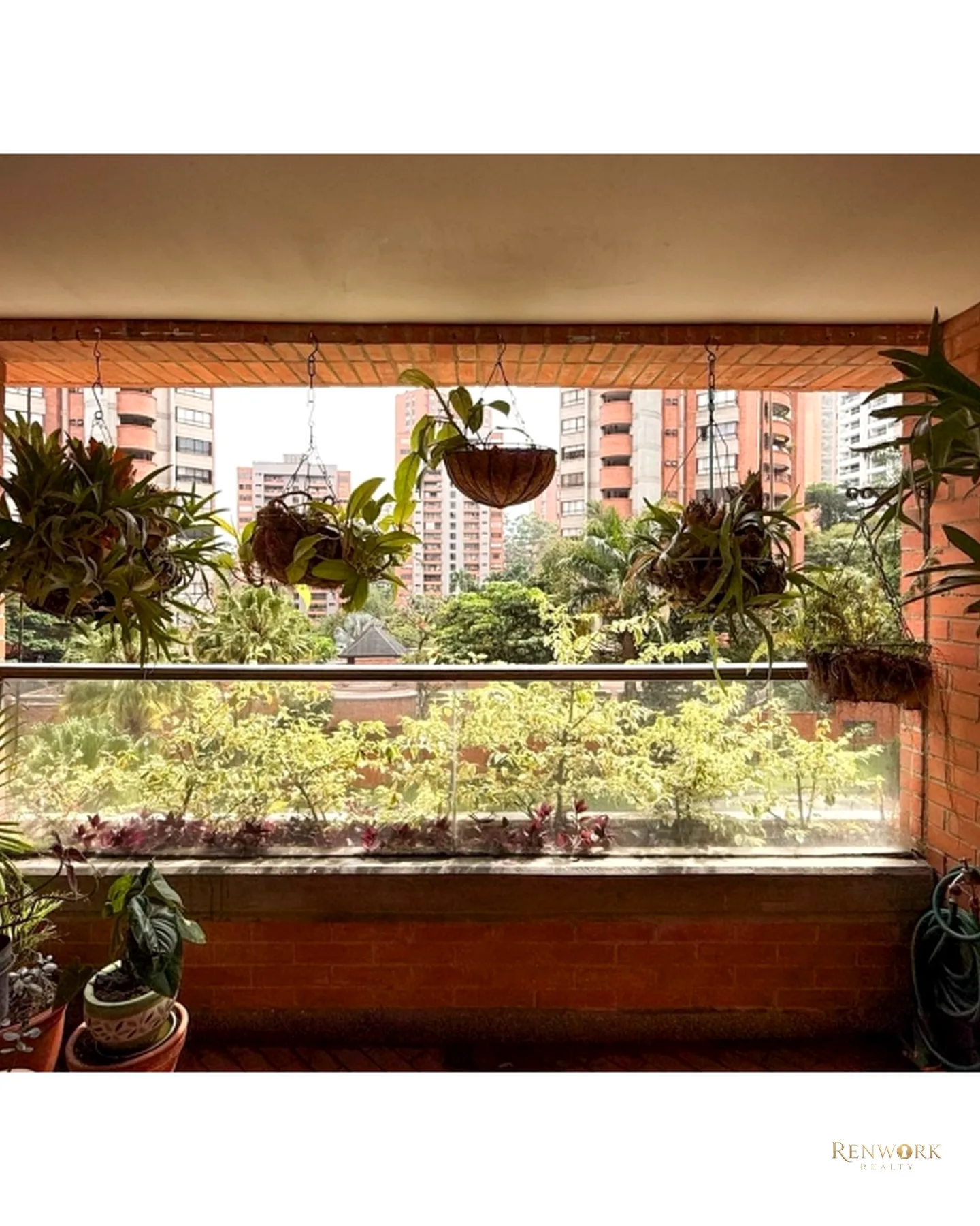 APARTAMENTO PARA LA VENTA EN EL POBLADO, CERCA AL CC SANTAFÉ, PISO 4 · foto 18