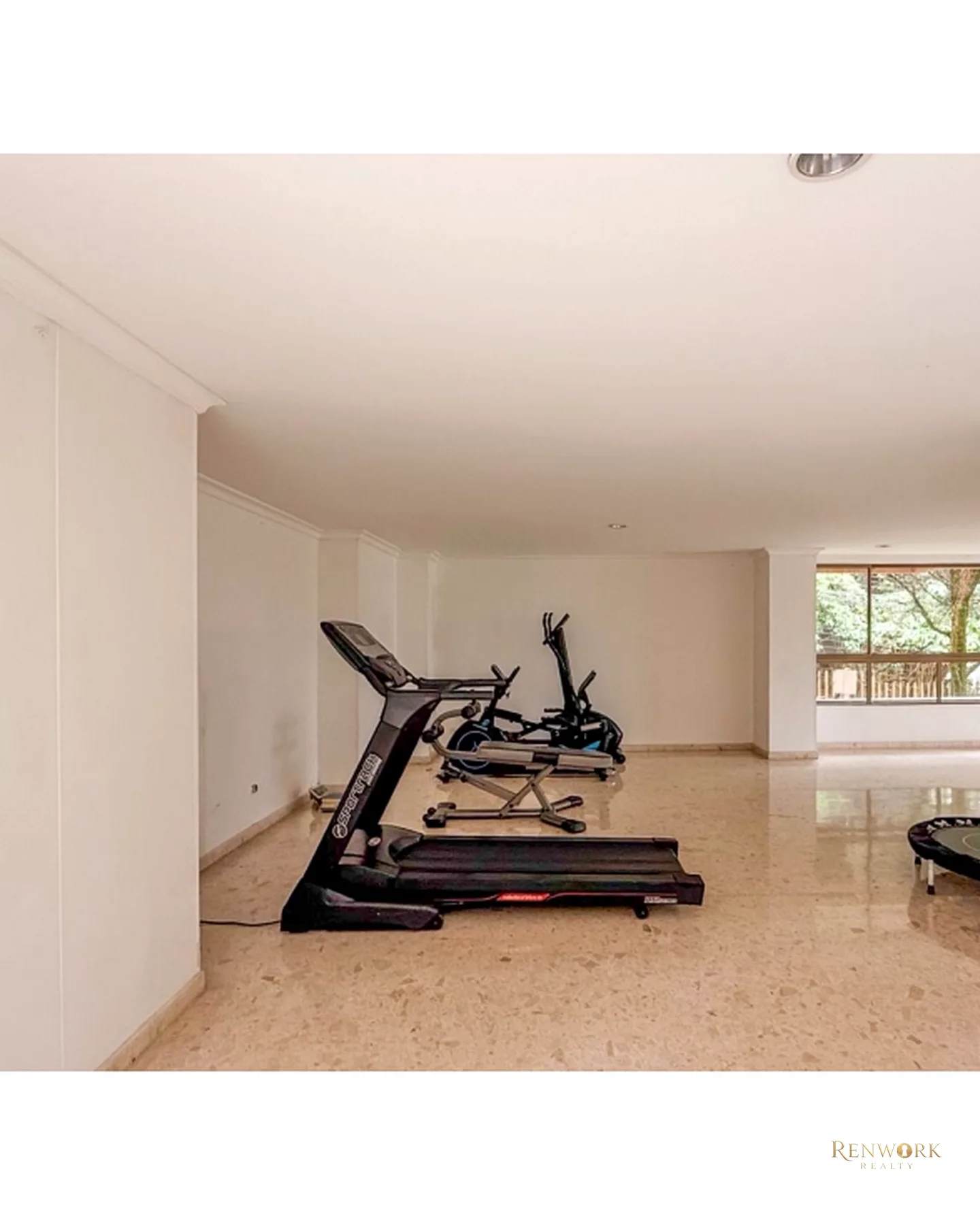 APARTAMENTO PARA LA VENTA EN EL POBLADO, CERCA AL CC SANTAFÉ, PISO 4 · foto 17