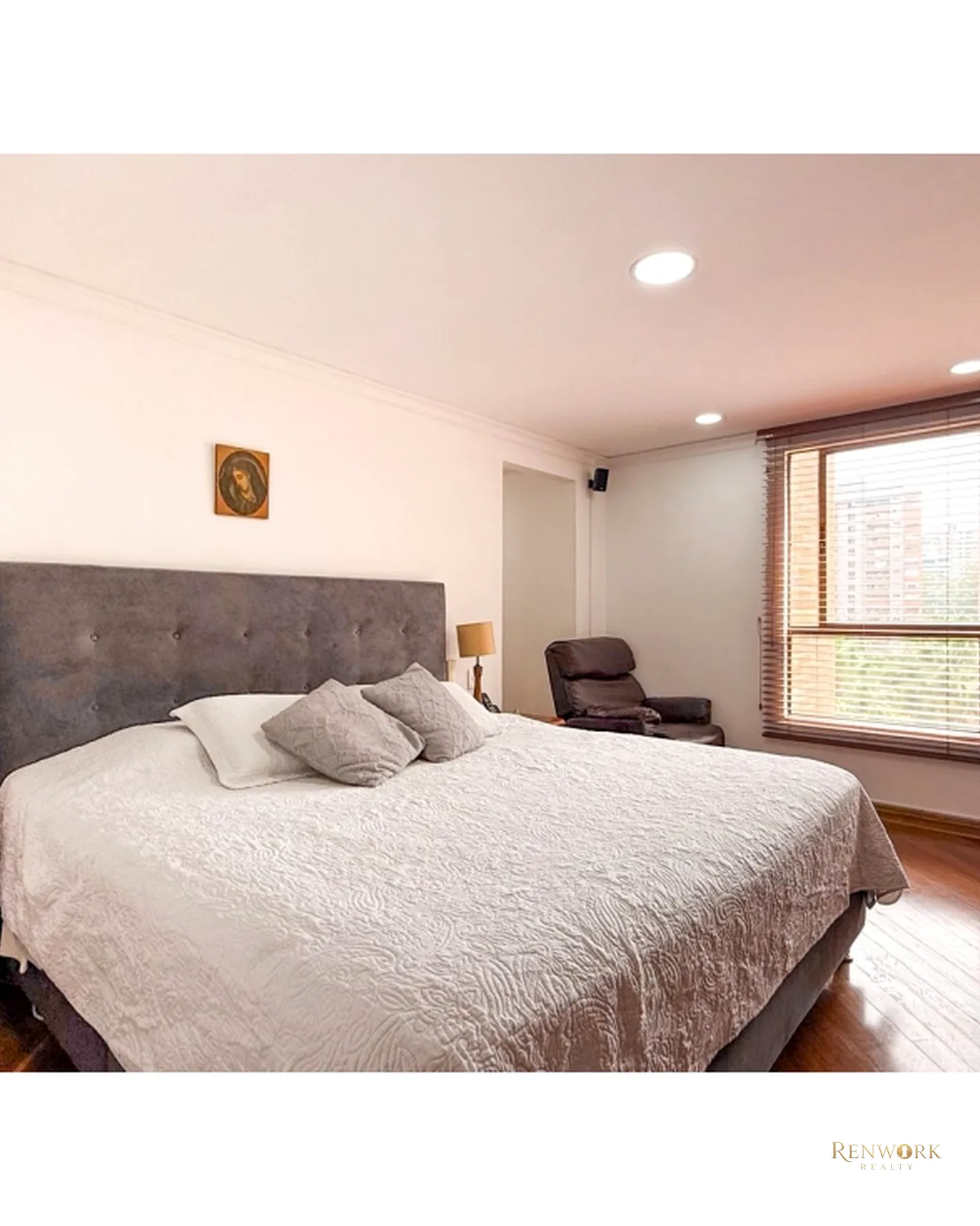 APARTAMENTO PARA LA VENTA EN EL POBLADO, CERCA AL CC SANTAFÉ, PISO 4 · foto 12