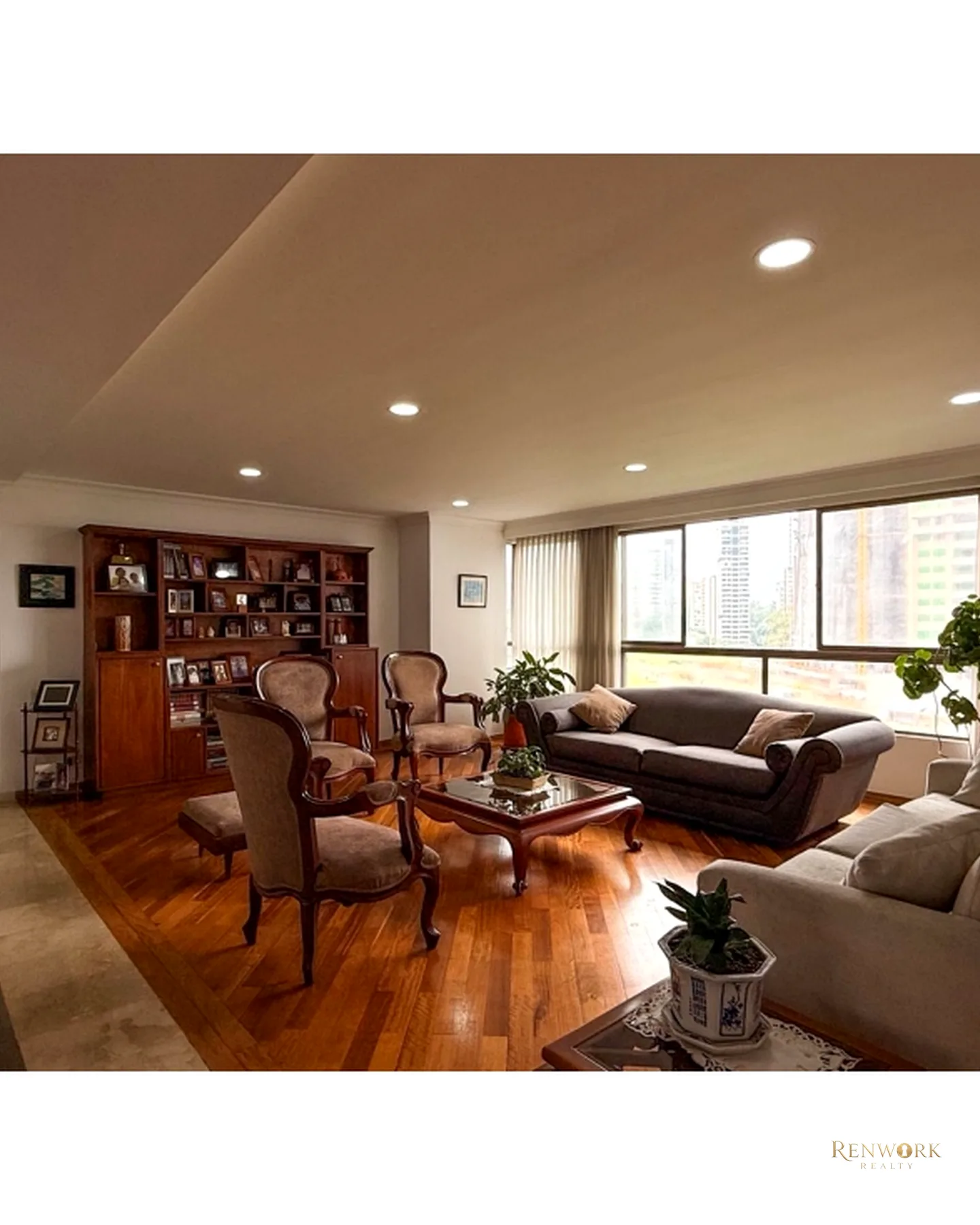 APARTAMENTO PARA LA VENTA EN EL POBLADO, CERCA AL CC SANTAFÉ, PISO 4 · foto 1