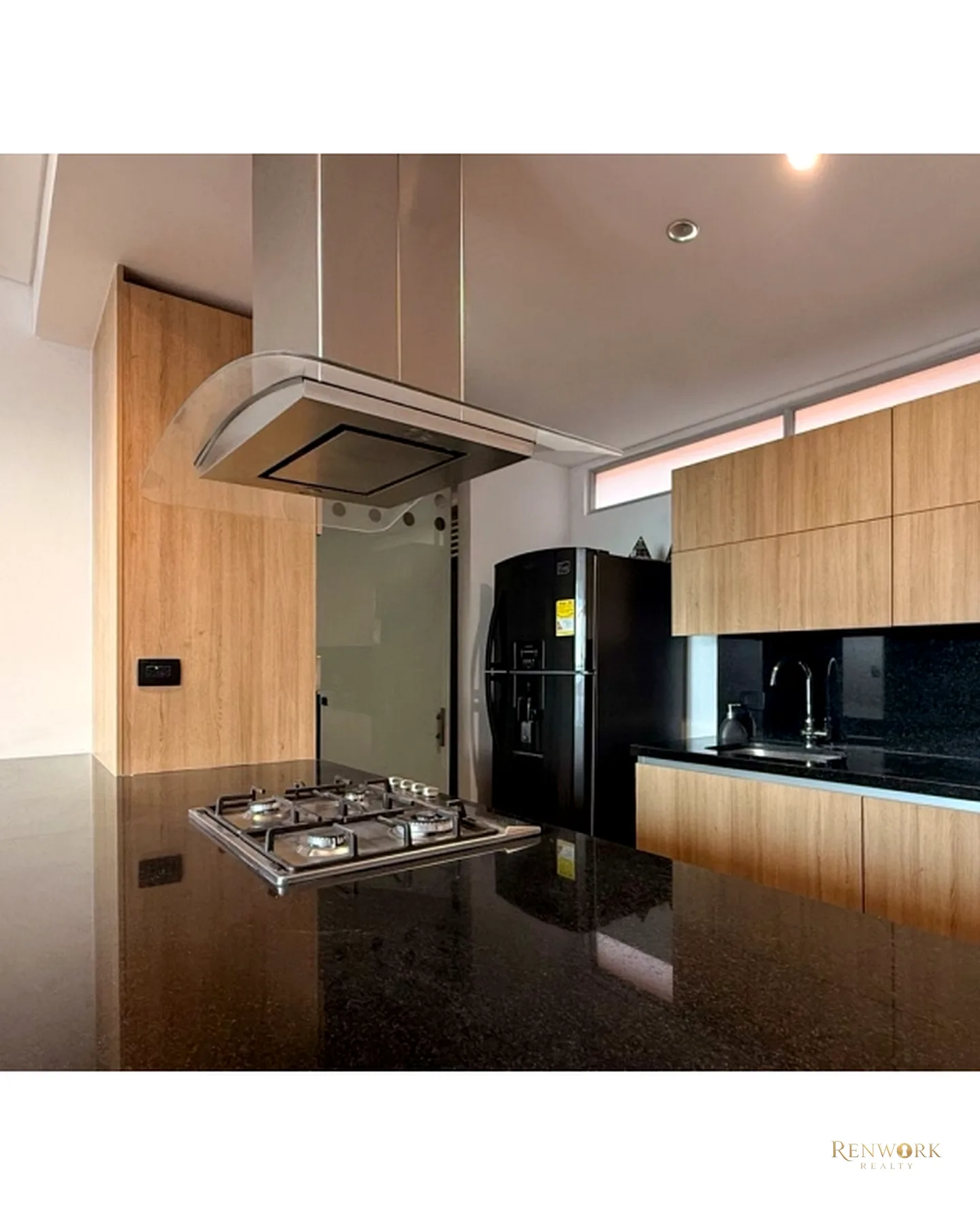 APARTAMENTO PARA LA VENTA EN EL POBLADO, CERCA AL TESORO PISO 19 · foto 5