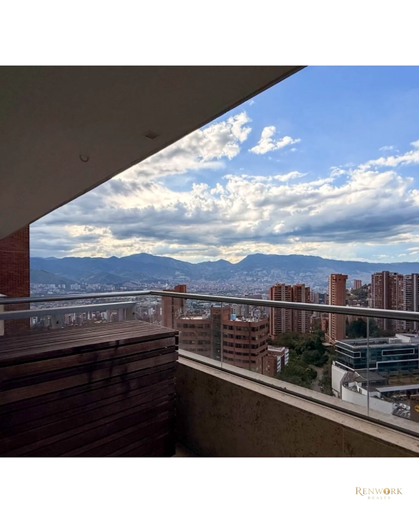 APARTAMENTO PARA LA VENTA EN EL POBLADO, CERCA AL TESORO PISO 19 · foto 23