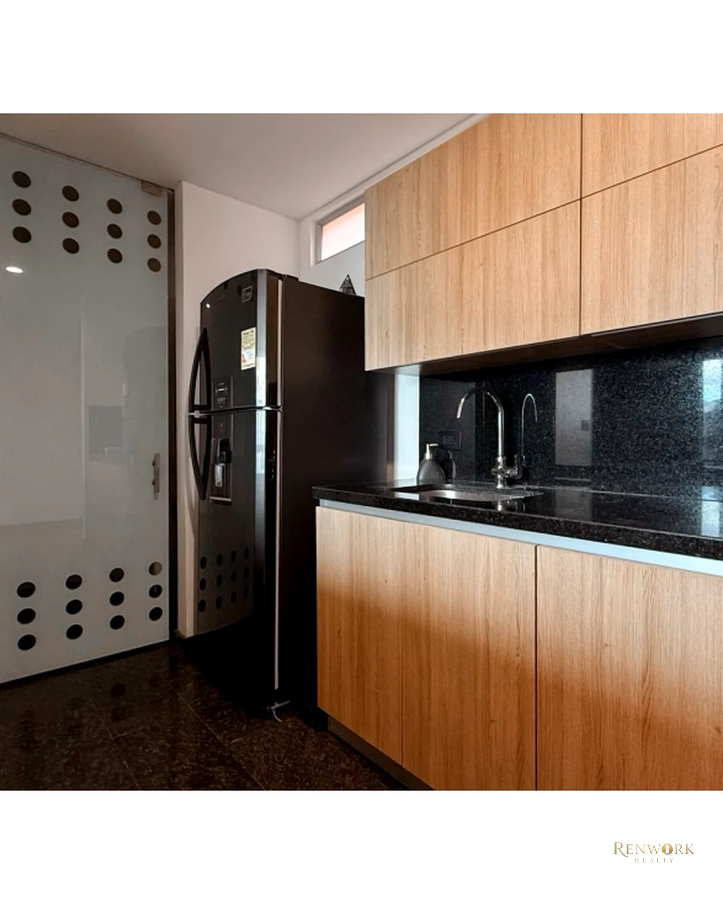 APARTAMENTO PARA LA VENTA EN EL POBLADO, CERCA AL TESORO PISO 19 · foto 6
