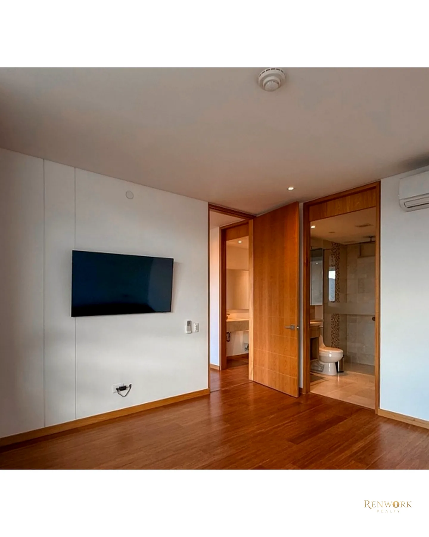 APARTAMENTO PARA LA VENTA EN EL POBLADO, CERCA AL TESORO PISO 19 · foto 11