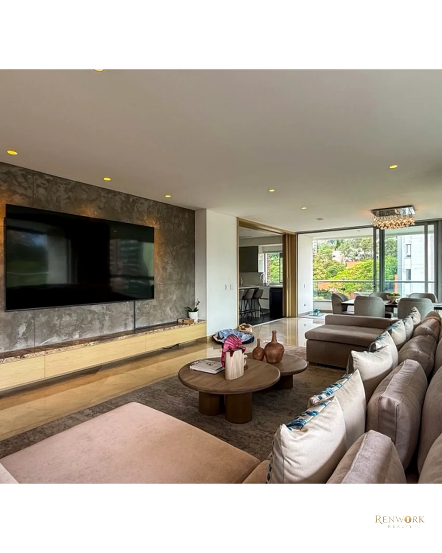APARTAMENTO PARA LA VENTA EN EL POBLADO, PISO 10 · foto 1