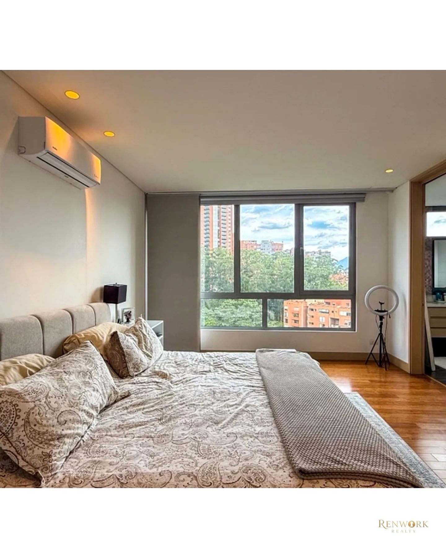 APARTAMENTO PARA LA VENTA EN EL POBLADO, PISO 10 · foto 8