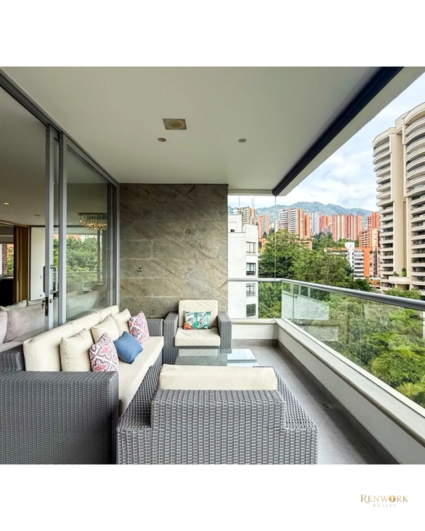 APARTAMENTO PARA LA VENTA EN EL POBLADO, PISO 10 · foto 21