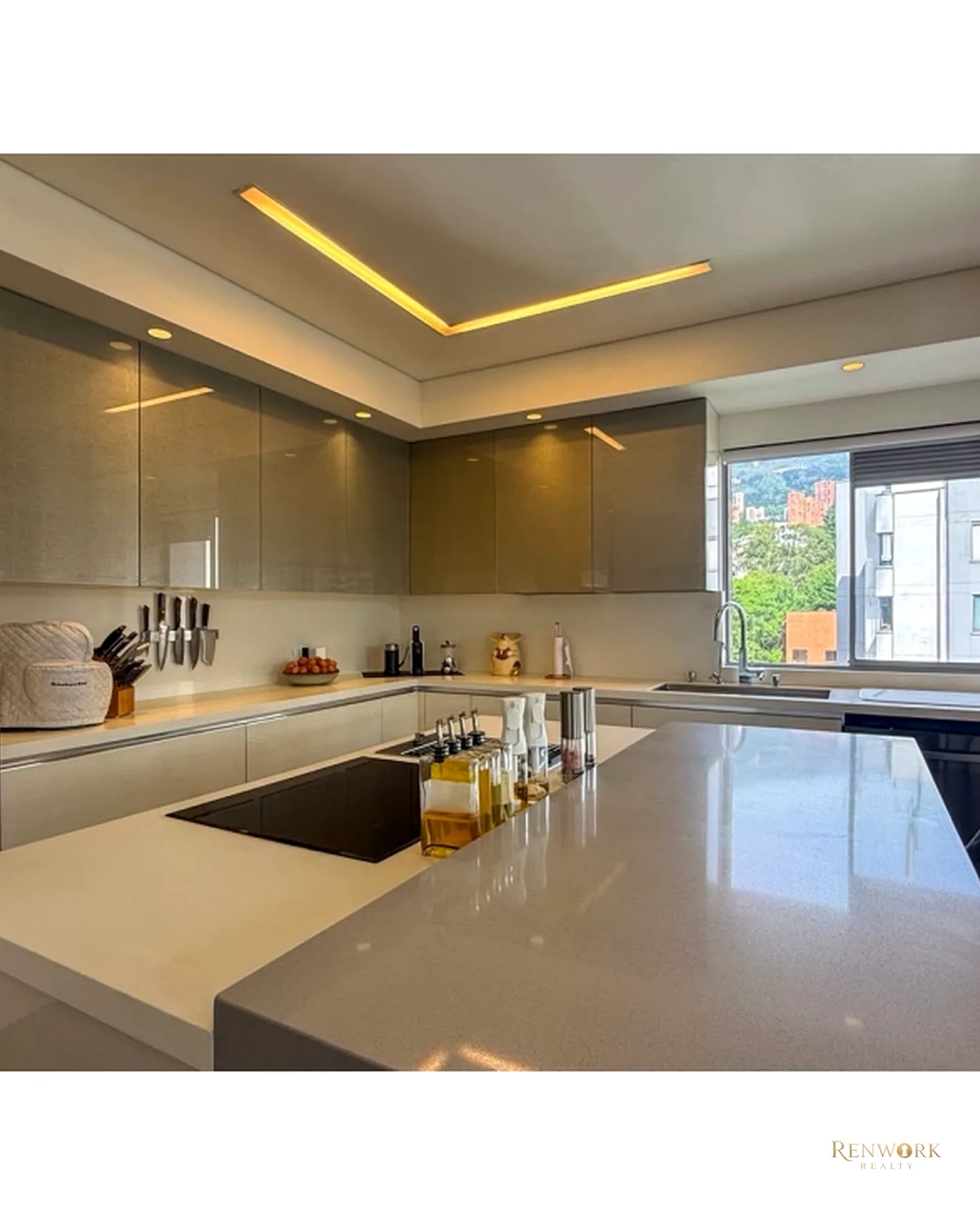 APARTAMENTO PARA LA VENTA EN EL POBLADO, PISO 10 · foto 3