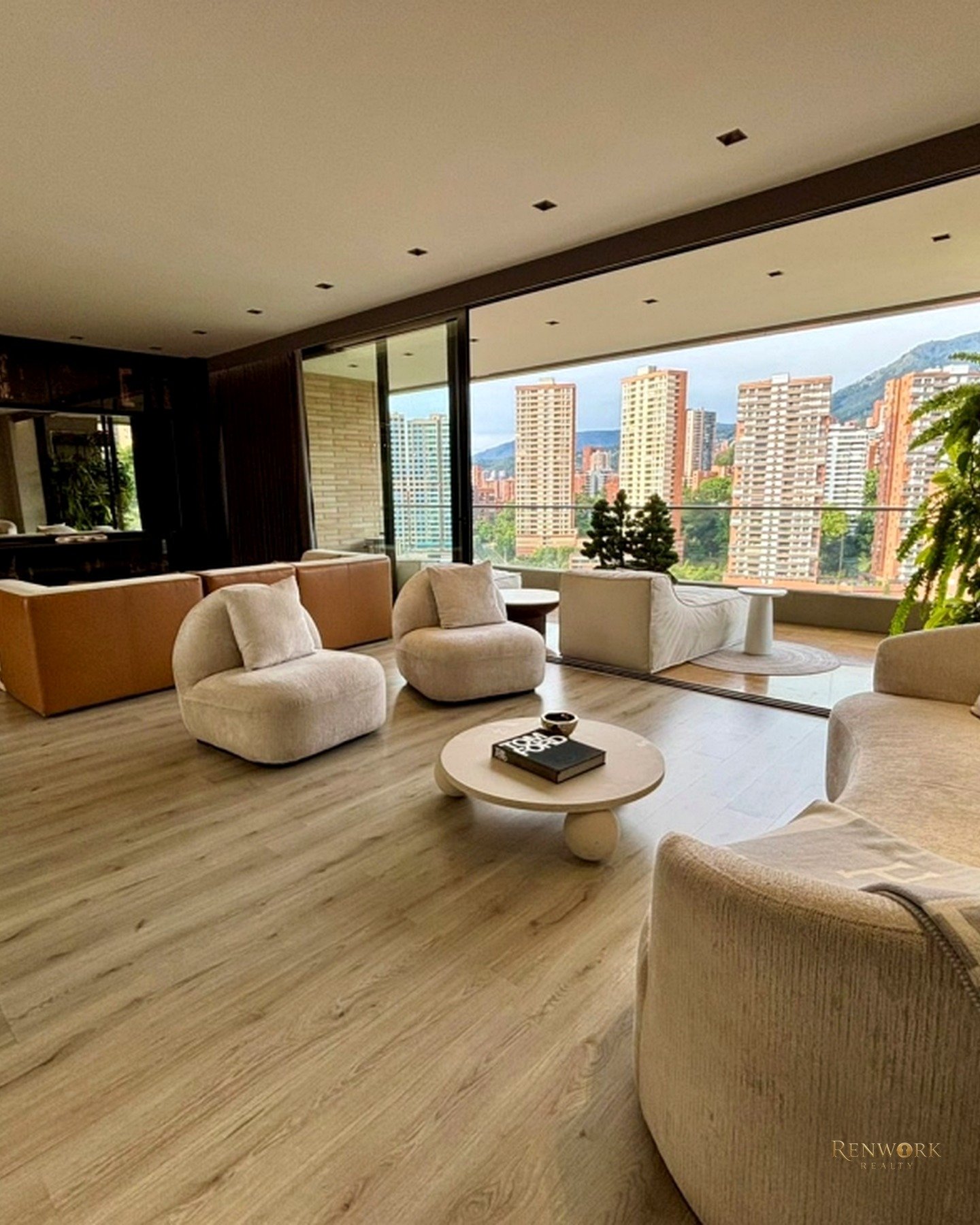 APARTAMENTO PARA LA VENTA EN EL SECTOR DRIVE INN CAMPESTE, POBLADO · foto 2