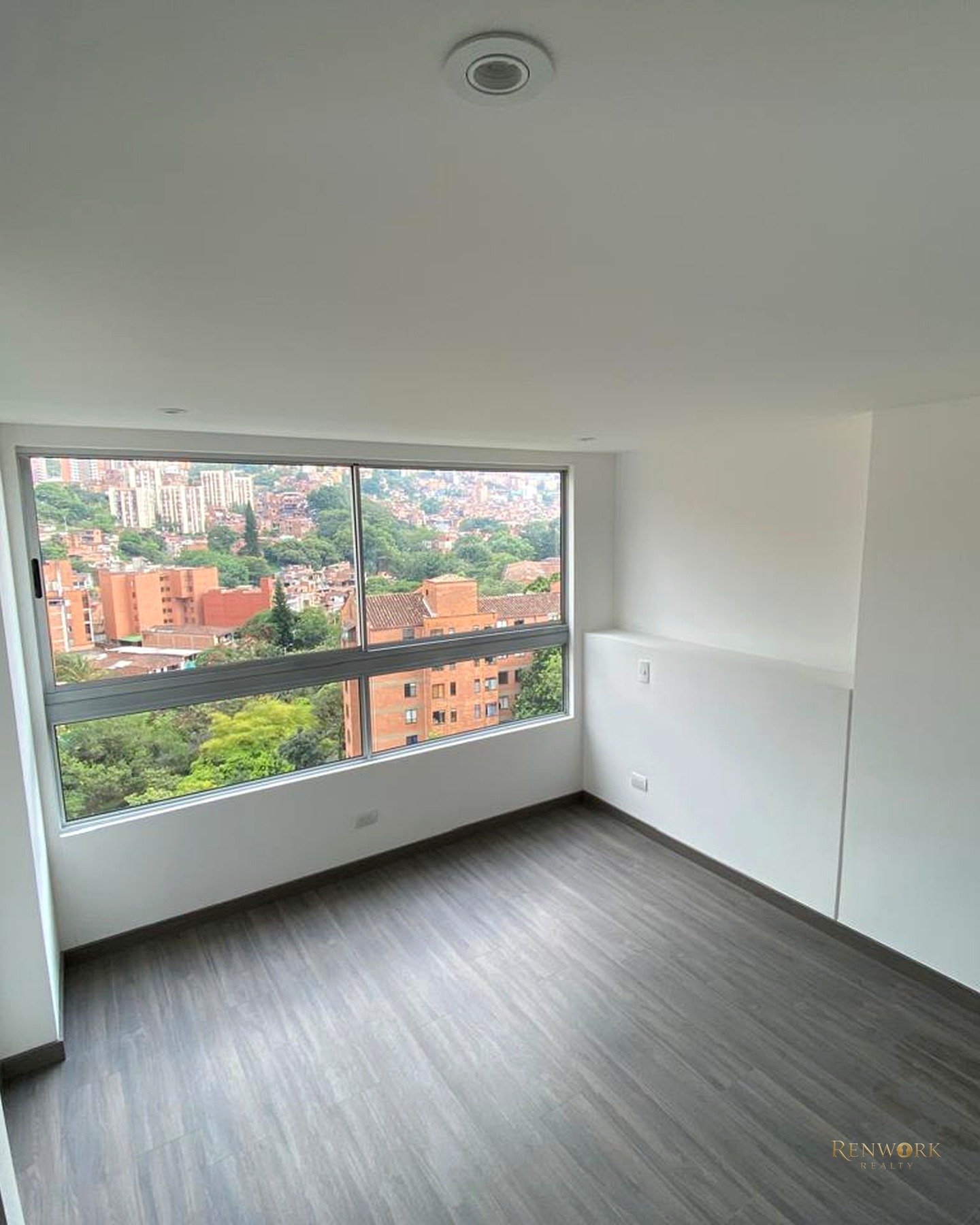 APARTAMENTO PARA LA VENTA EN ENVIGADO · foto 2