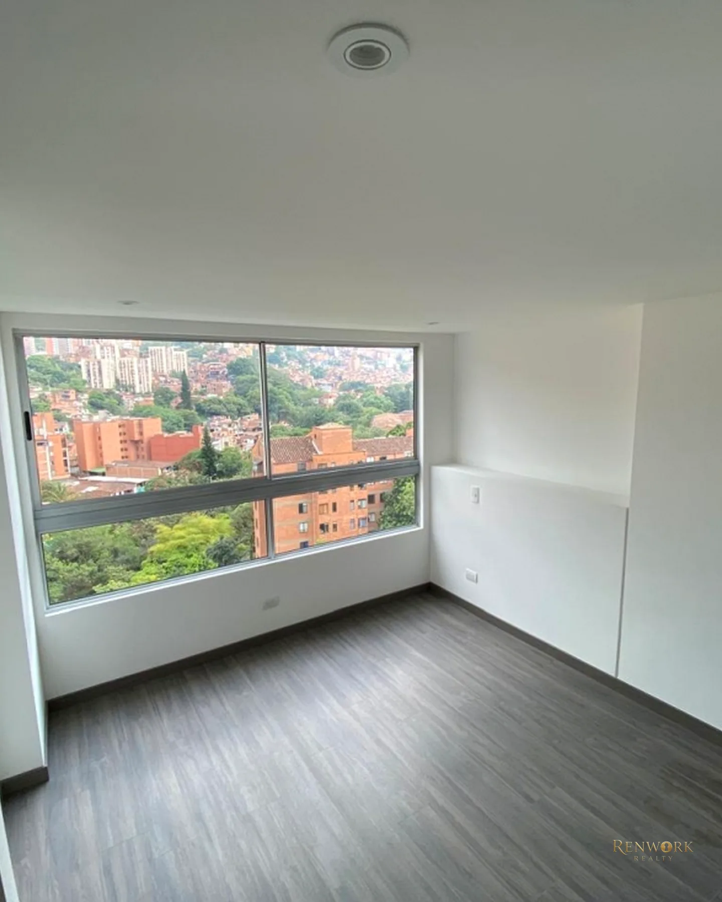 APARTAMENTO PARA LA VENTA EN ENVIGADO · foto 2