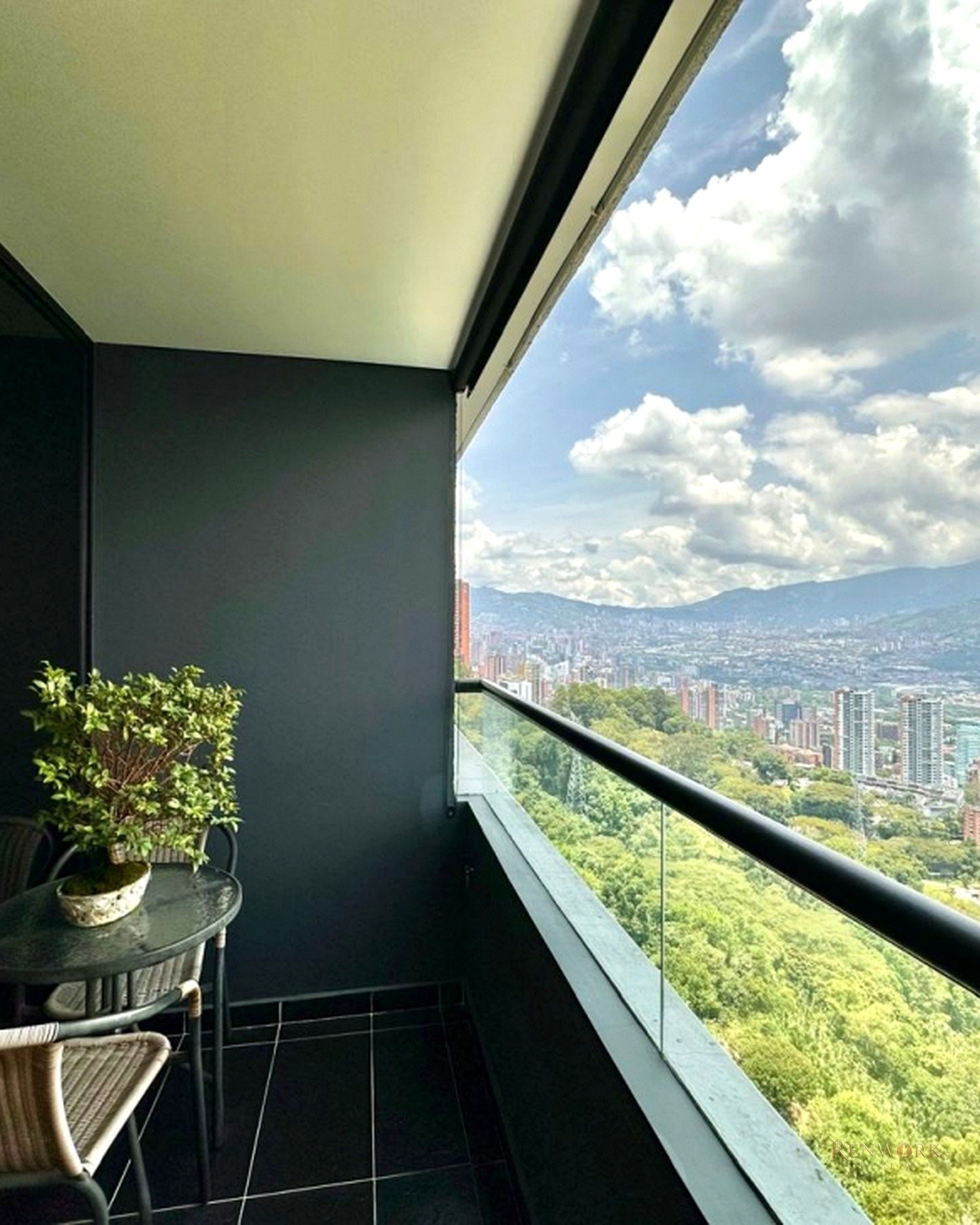 APARTAMENTO PARA LA VENTA EN PALMAS, PISO 22 · foto 2