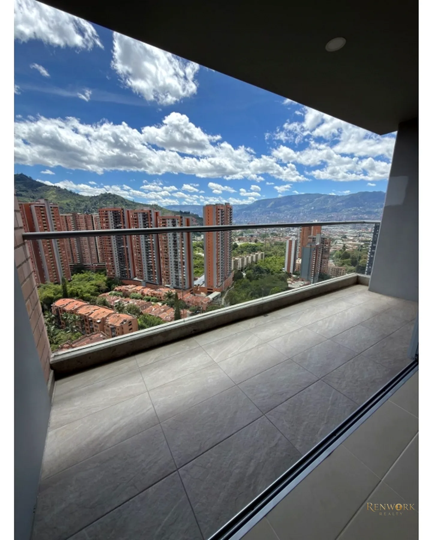 APARTAMENTO PISO 22 CON VISTA PANORÁMICA EN SURAMÉRICA, LA ESTRELLA · foto 1