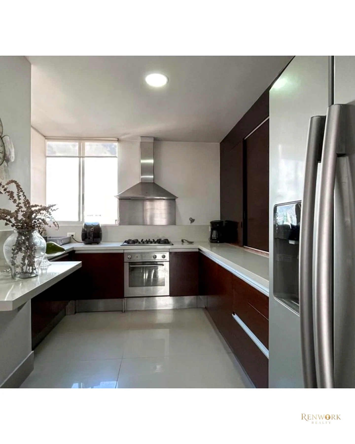 APARTAMENTO POR LOS PARRA PARA AL RENTA AMOBLADA EN PISO 12 · foto 5