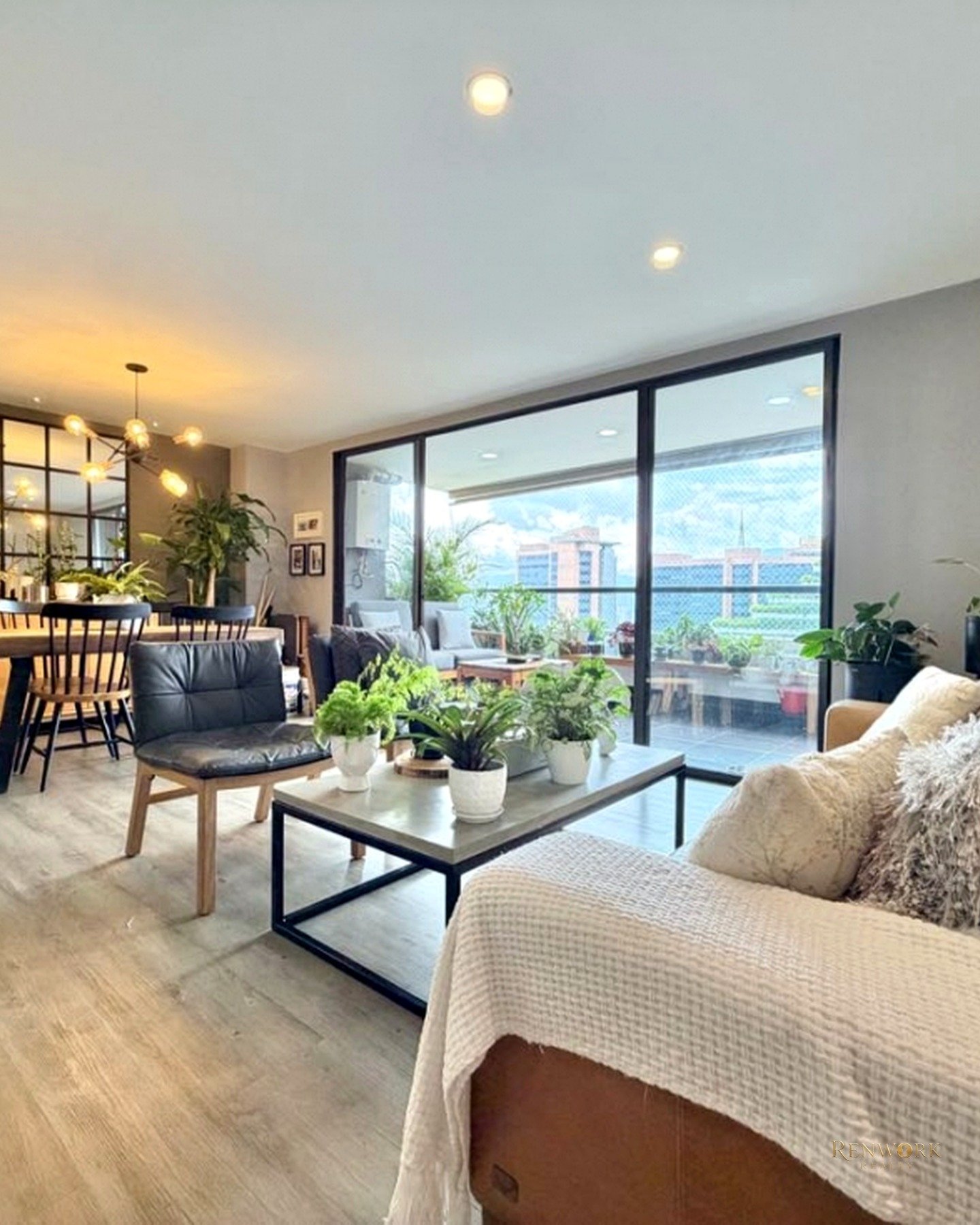 Vista de APARTAMENTO REMODELADO CON VISTA, UNIDAD FAMILIAR, EL TESORO, MEDELLÍN
