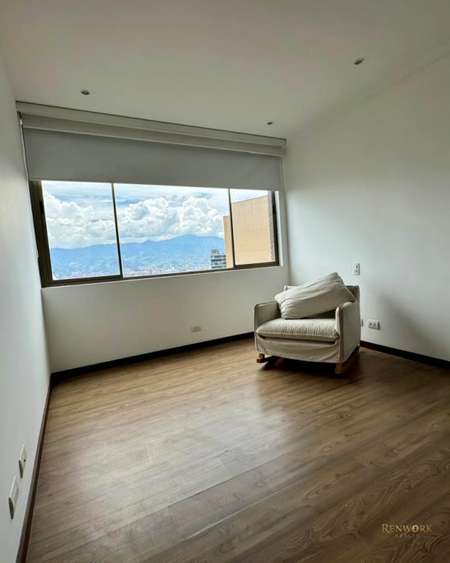 APARTAMENTO ULTIMO PISO CERCA AL INTER · foto 8