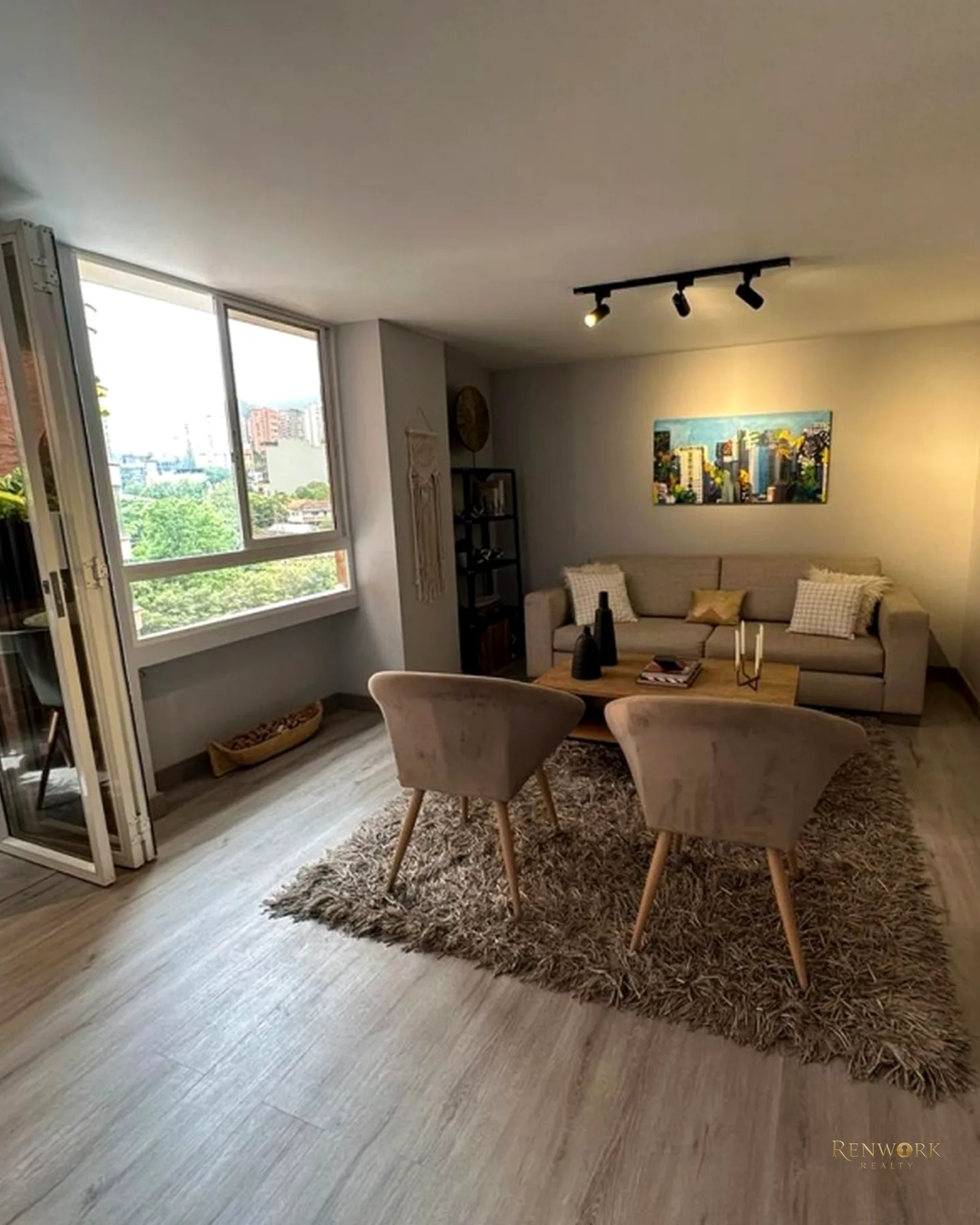 APTO 130M² MILLA DE ORO POBLADO | PISO 7 REMODELADO Y 3 GARAJES 🏙️✨ · foto 2