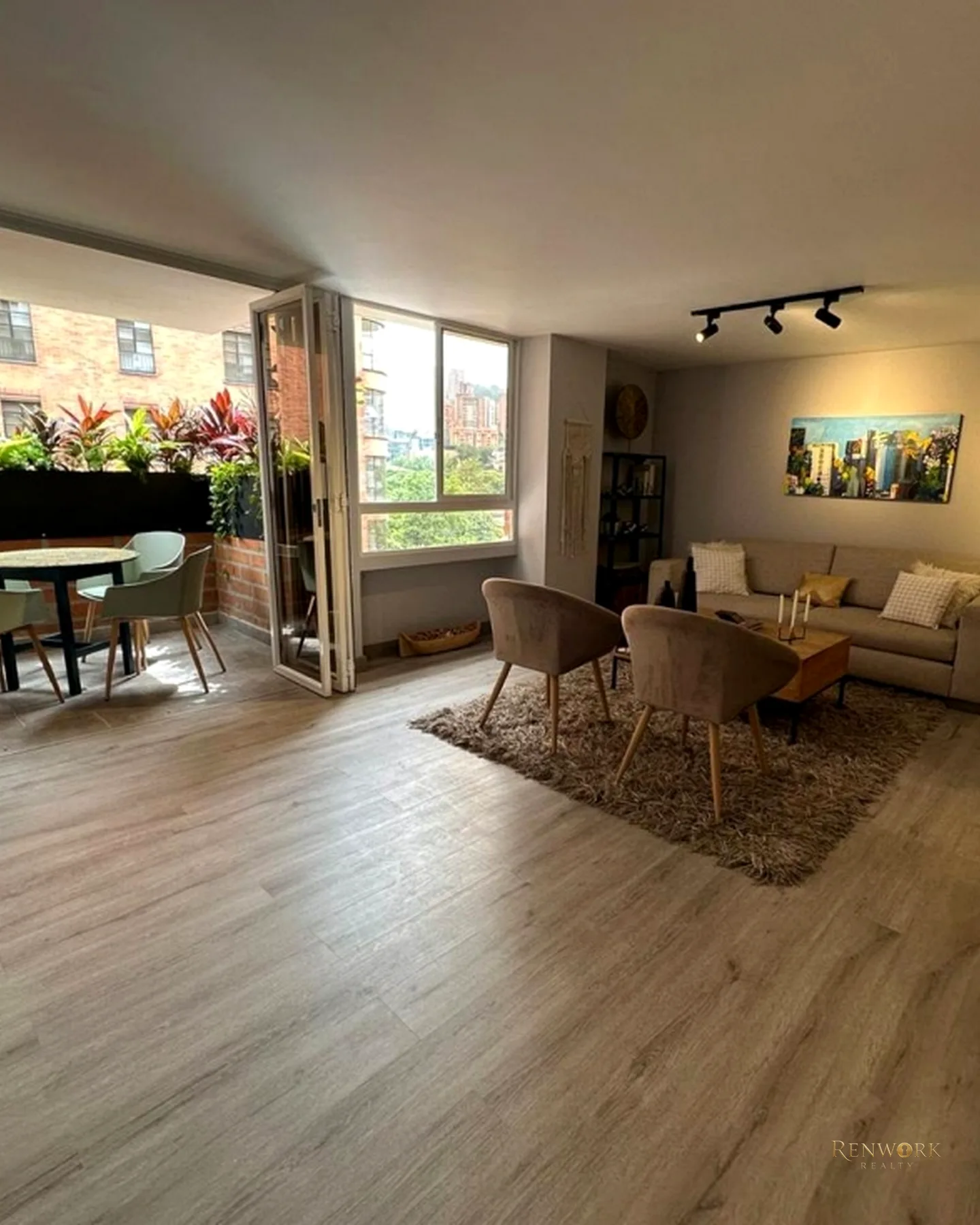 APTO 130M² MILLA DE ORO POBLADO | PISO 7 REMODELADO Y 3 GARAJES 🏙️✨ · foto 1