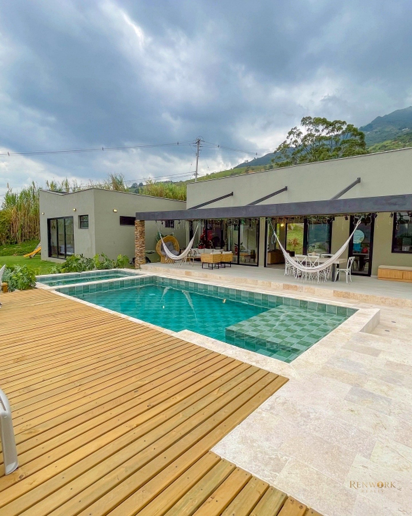 Vista de CASA CAMPESTRE COPACABANA NORAL CON PISCINA DE UN SOLO NIVEL