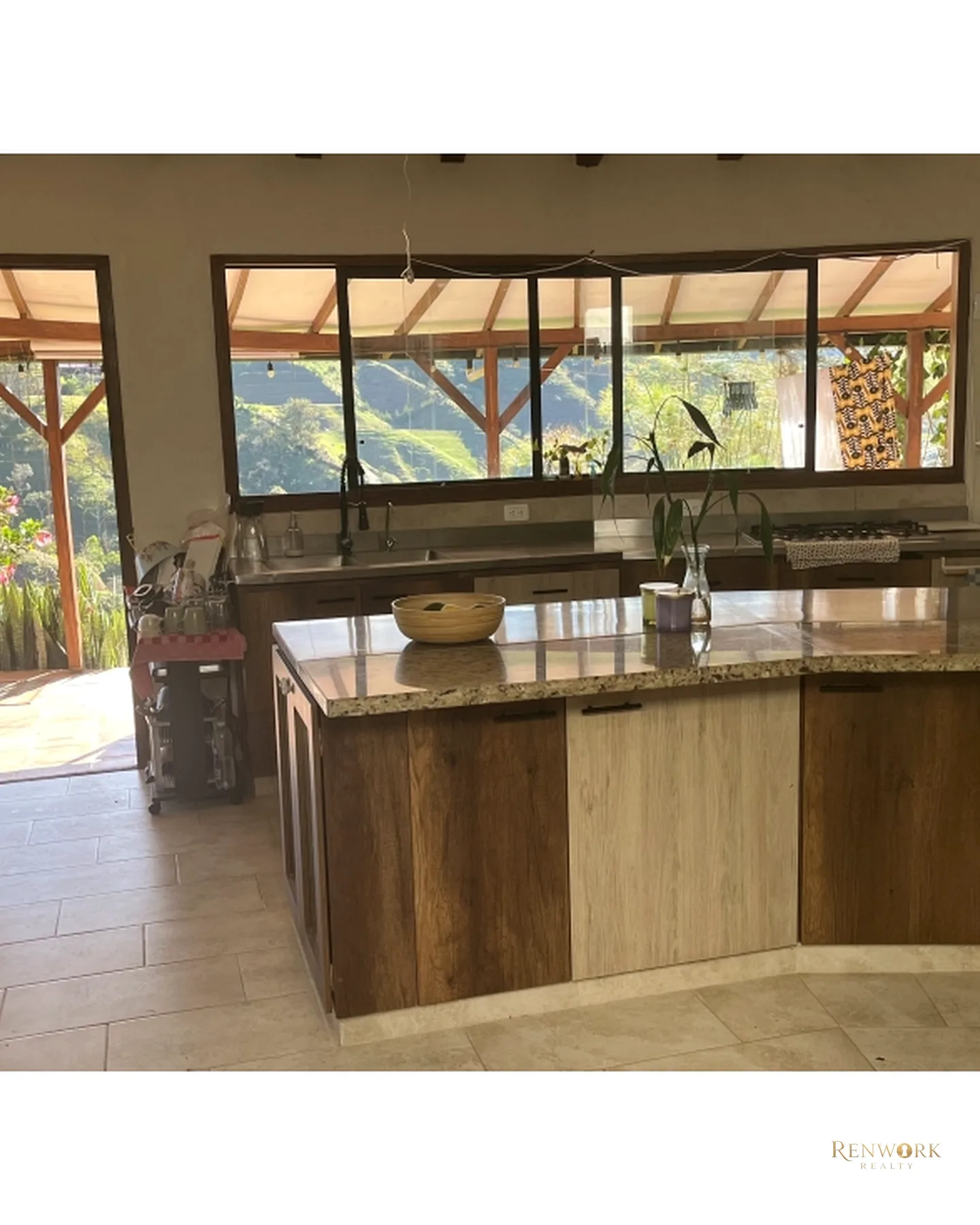 CASA CAMPESTRE EN PARCELACION GUATAPE VEREDA EL MARIAL · foto 2