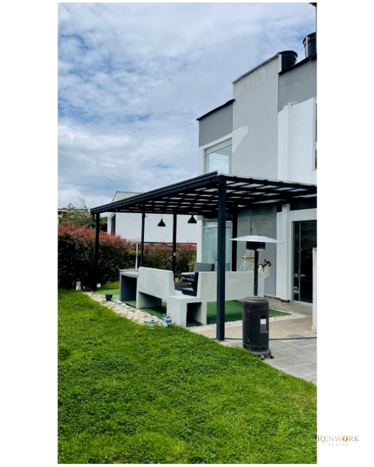 Vista de CASA CAMPESTRE EN VENTA, SECTOR ALTOS DEL ESCOBERO, ENVIGADO