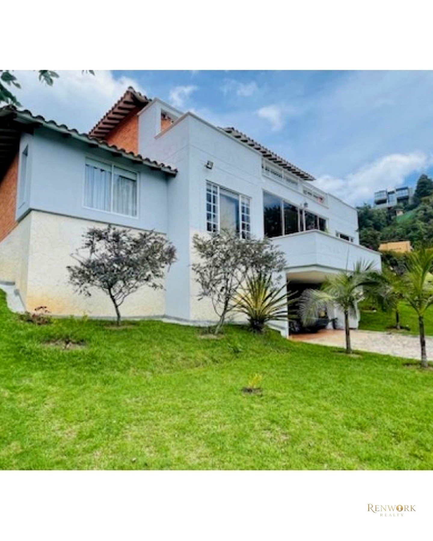 Vista de CASA CAMPESTRE EN VENTA, SECTOR ALTOS DEL ESCOBERO, ENVIGADO