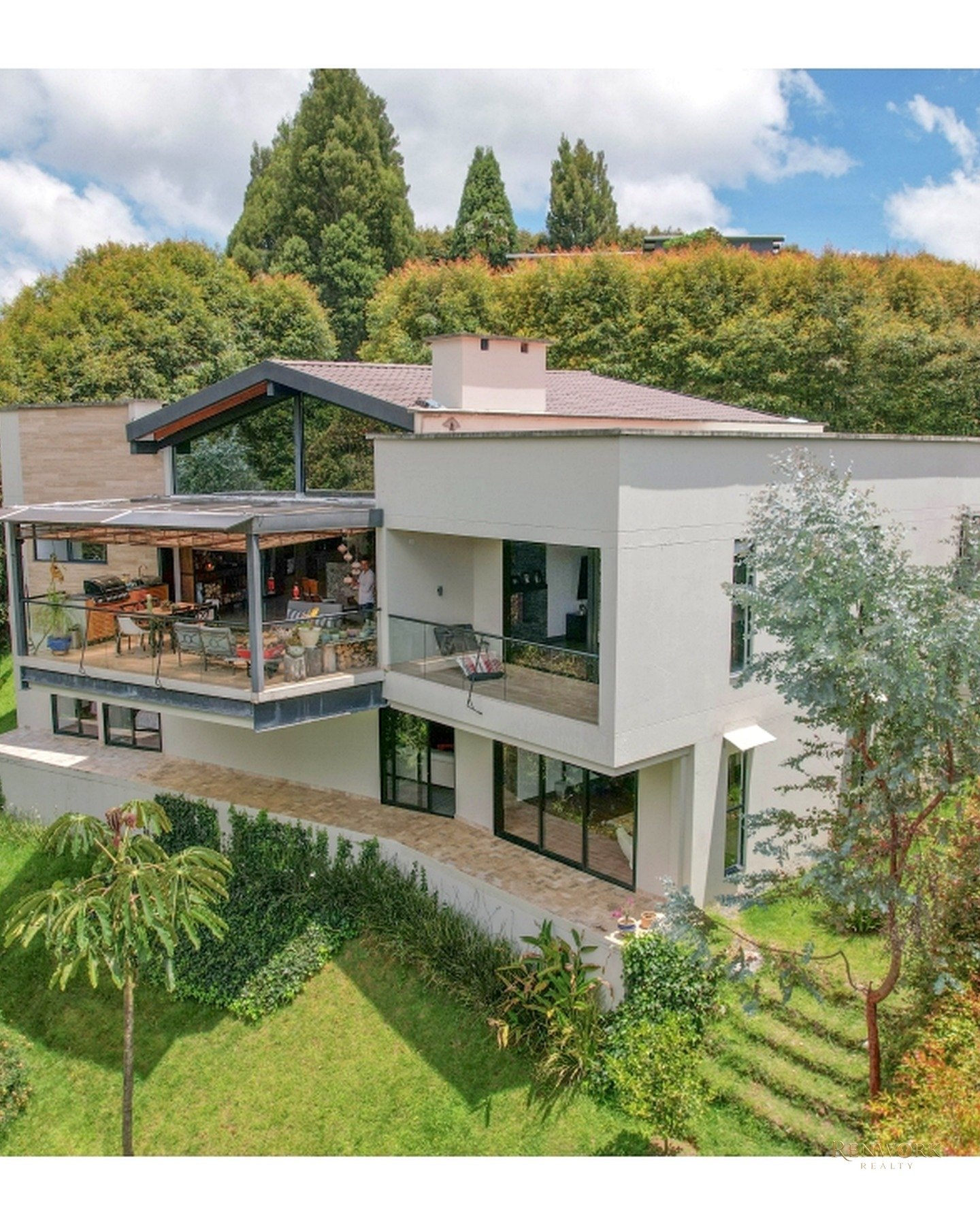 Vista de CASA CASMPESTRE MODERNA EN PALMAS ACABADOS DE LUJO Y VISTA AL BOSQUE
