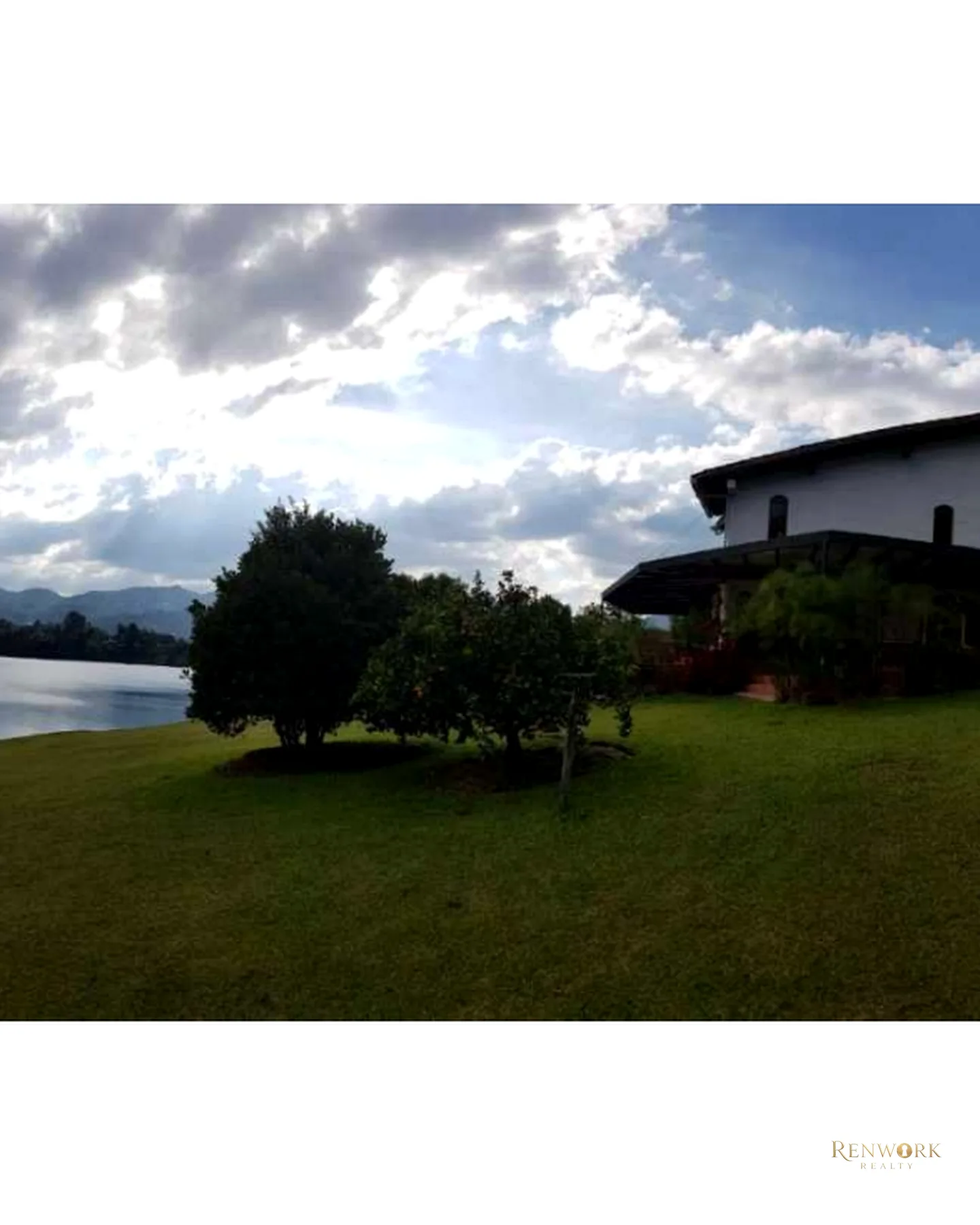CASA CON ESPECTACULAR LOTE CON REPRESA EN FIZEBAD · foto 5