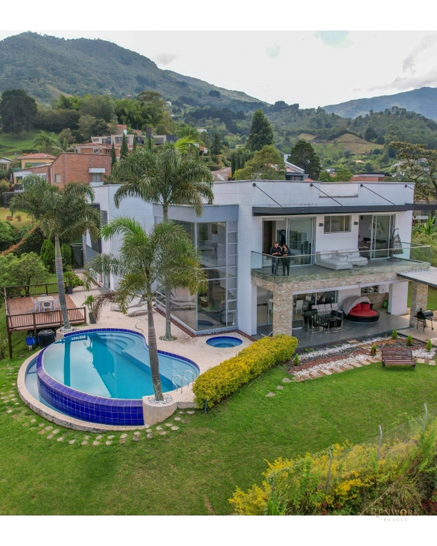Vista de CASA CON PISCINA Y VISTA ENVIGADO PARTE BAJA.