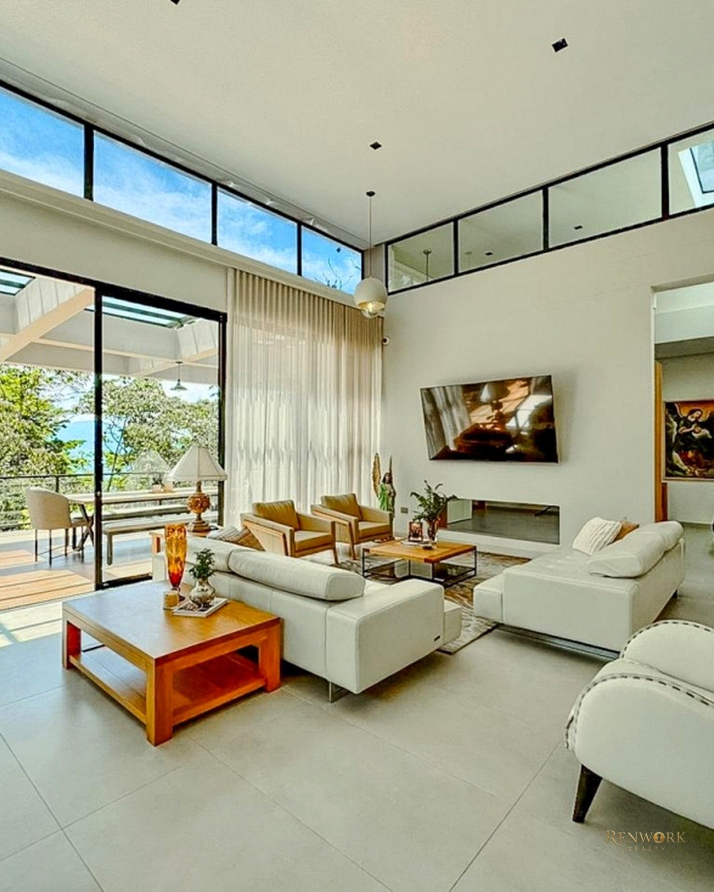 Vista de CASA DE DOBLE ALTURA PARA LA VENTA Y RENTA EN ENVIGADO, ESCOBERO