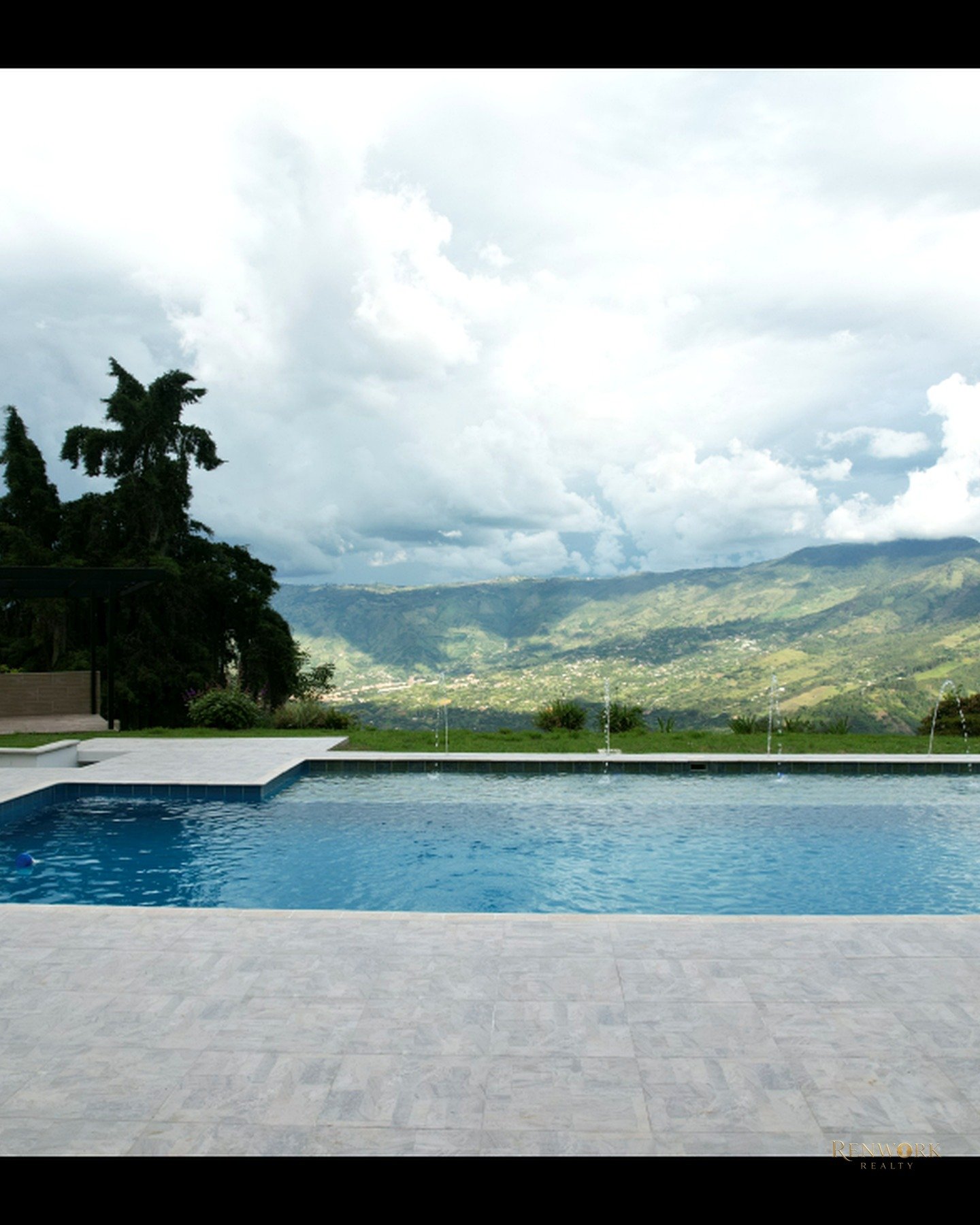 CASA DE ESTILO MODERNO CON PISCINA EN COPACABANA · foto 3