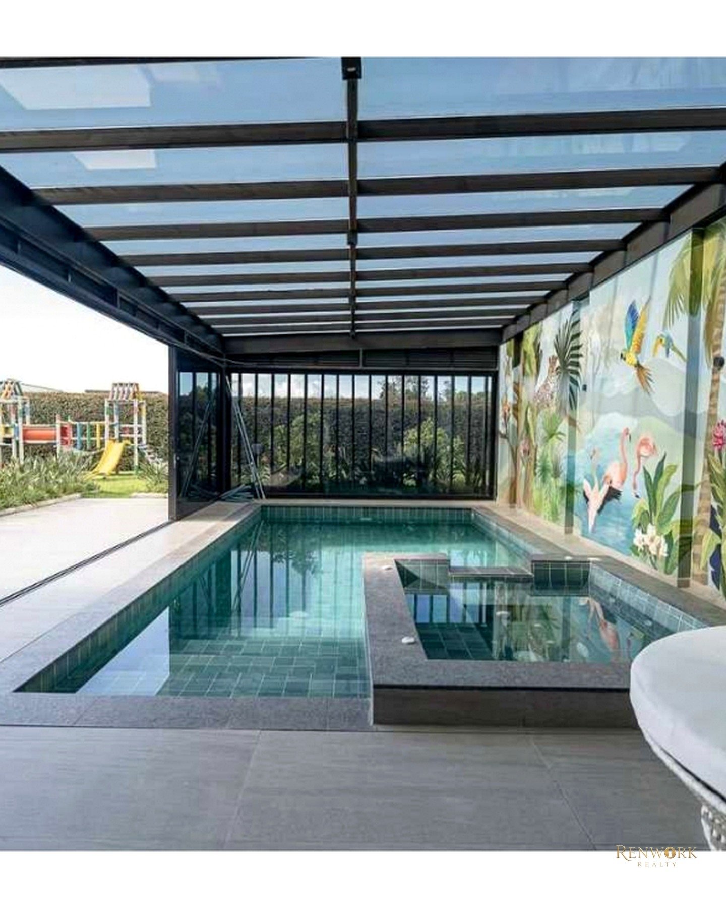 CASA DE LUJO CON PISCINA CUBIERTA EN LLANOGRANDE UNIDA CERRADA · foto 6