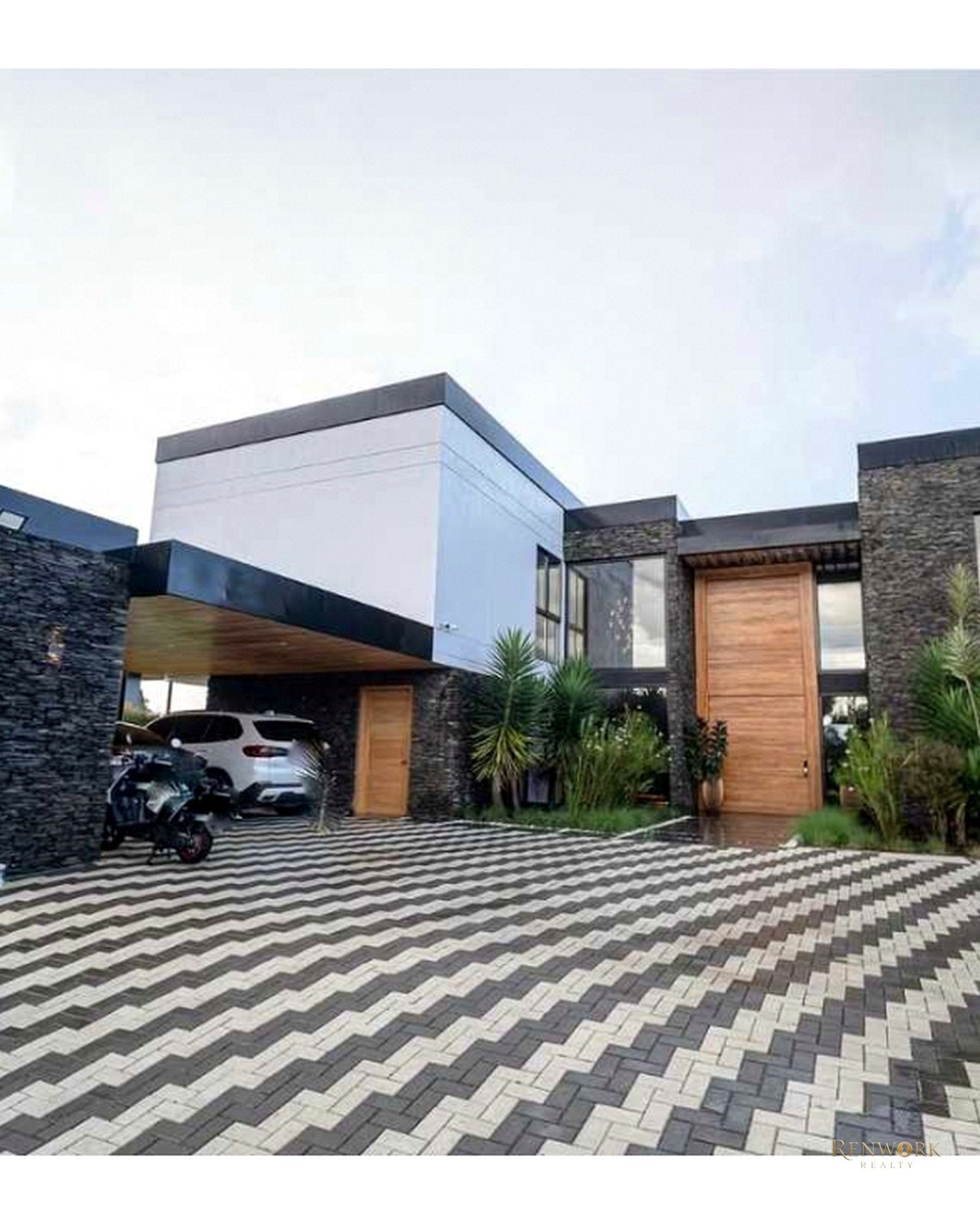 CASA DE LUJO CON PISCINA CUBIERTA EN LLANOGRANDE UNIDA CERRADA · foto 2