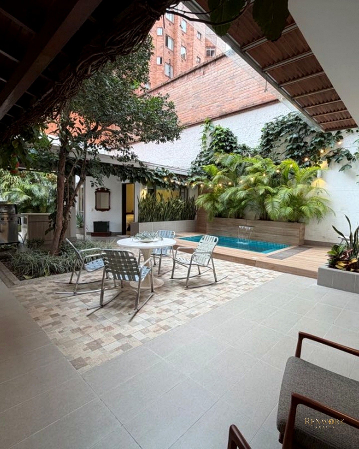 CASA DE LUJO EN LAURELES PARA FAMILIAS, LUXURY RENTALS O CONSTRUCCIÓN · foto 1