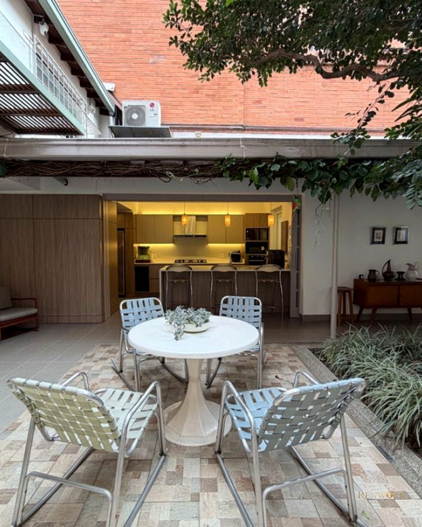 CASA DE LUJO EN LAURELES PARA FAMILIAS, LUXURY RENTALS O CONSTRUCCIÓN · foto 7