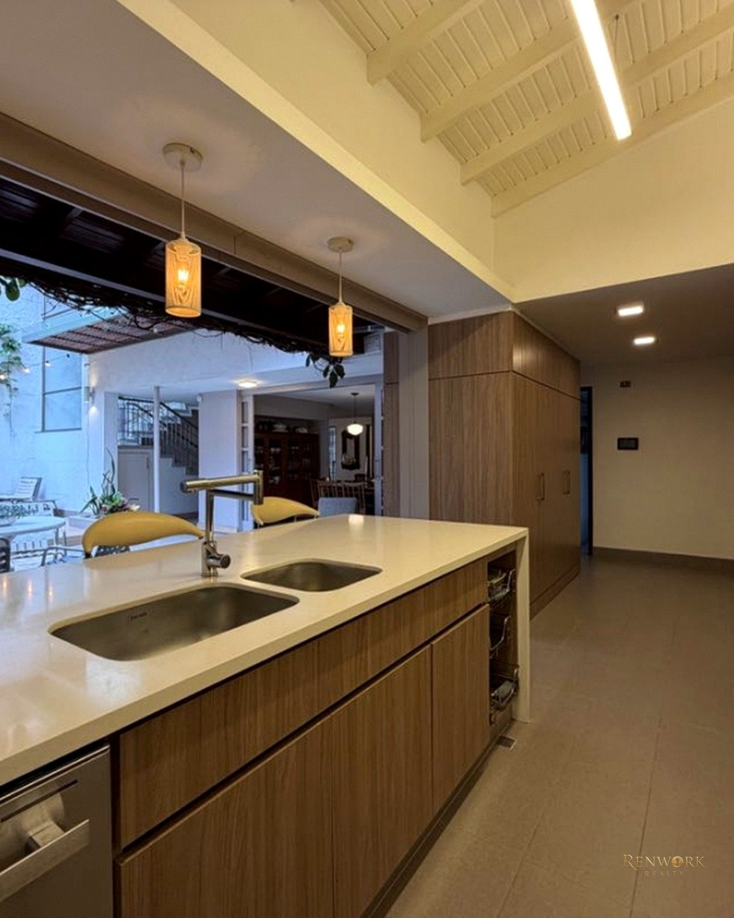 CASA DE LUJO EN LAURELES PARA FAMILIAS, LUXURY RENTALS O CONSTRUCCIÓN · foto 16