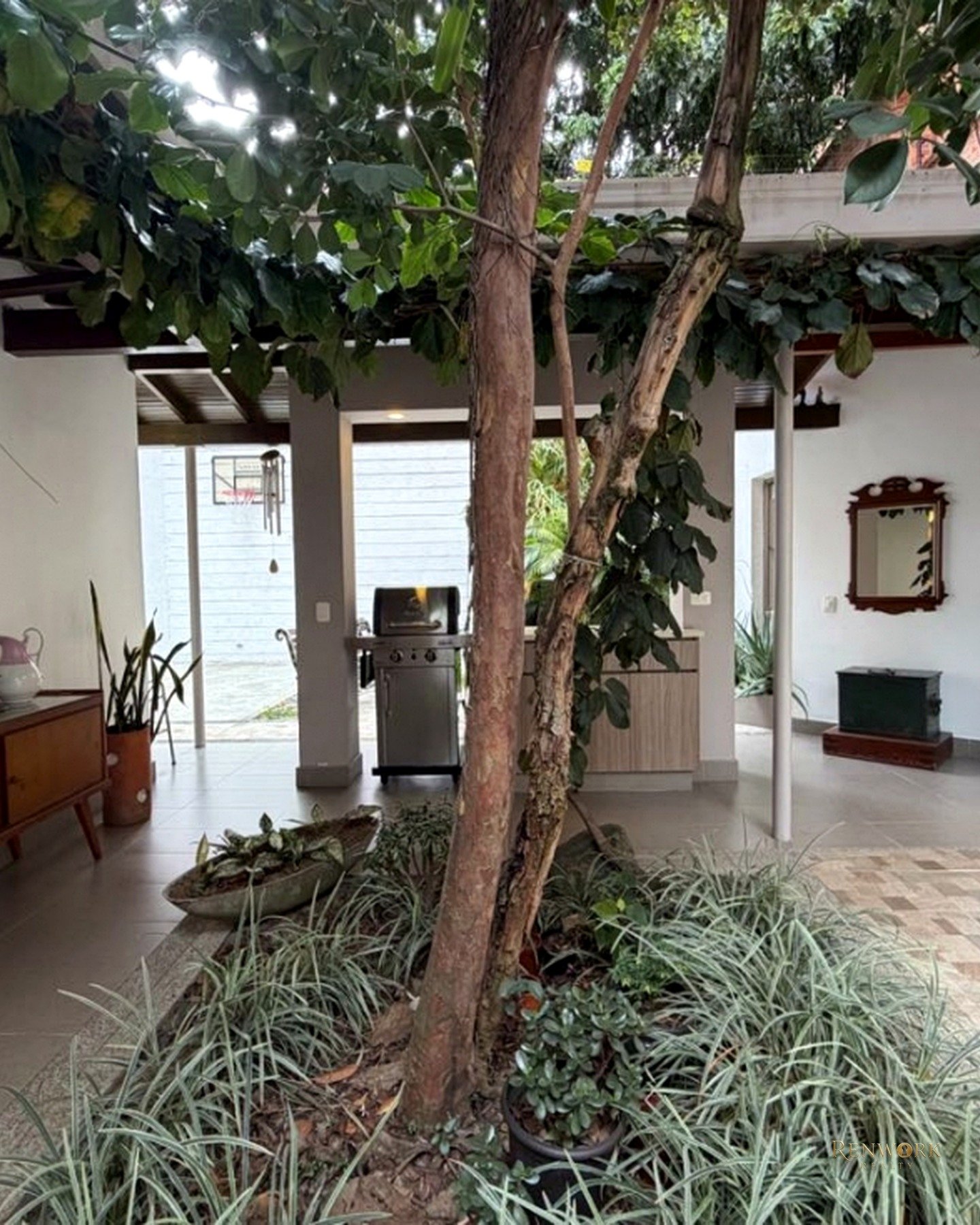 CASA DE LUJO EN LAURELES PARA FAMILIAS, LUXURY RENTALS O CONSTRUCCIÓN · foto 8