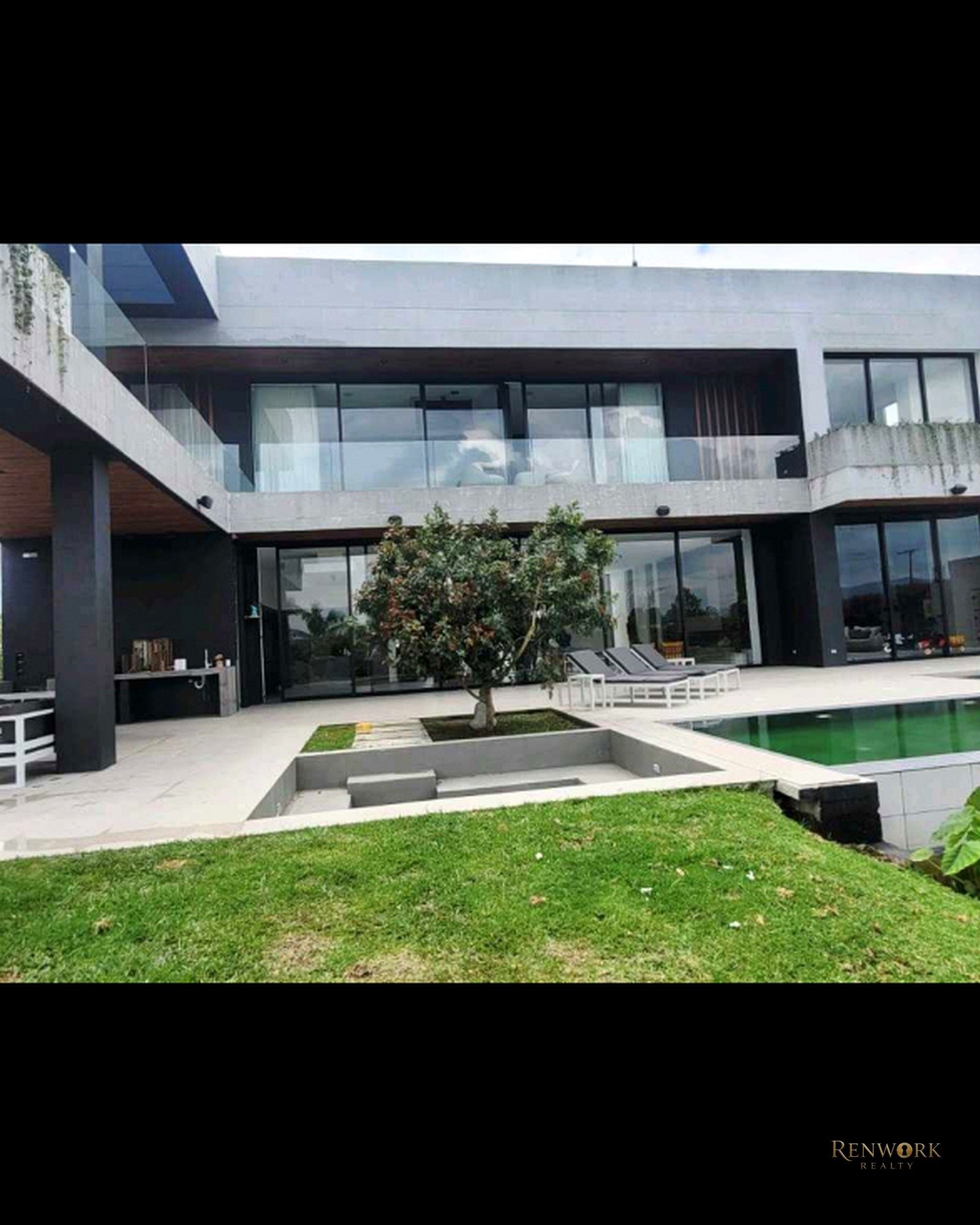 CASA DE LUJO EN VENTA UNIDAD CERRADA LLANOGRANDE RIONEGRO