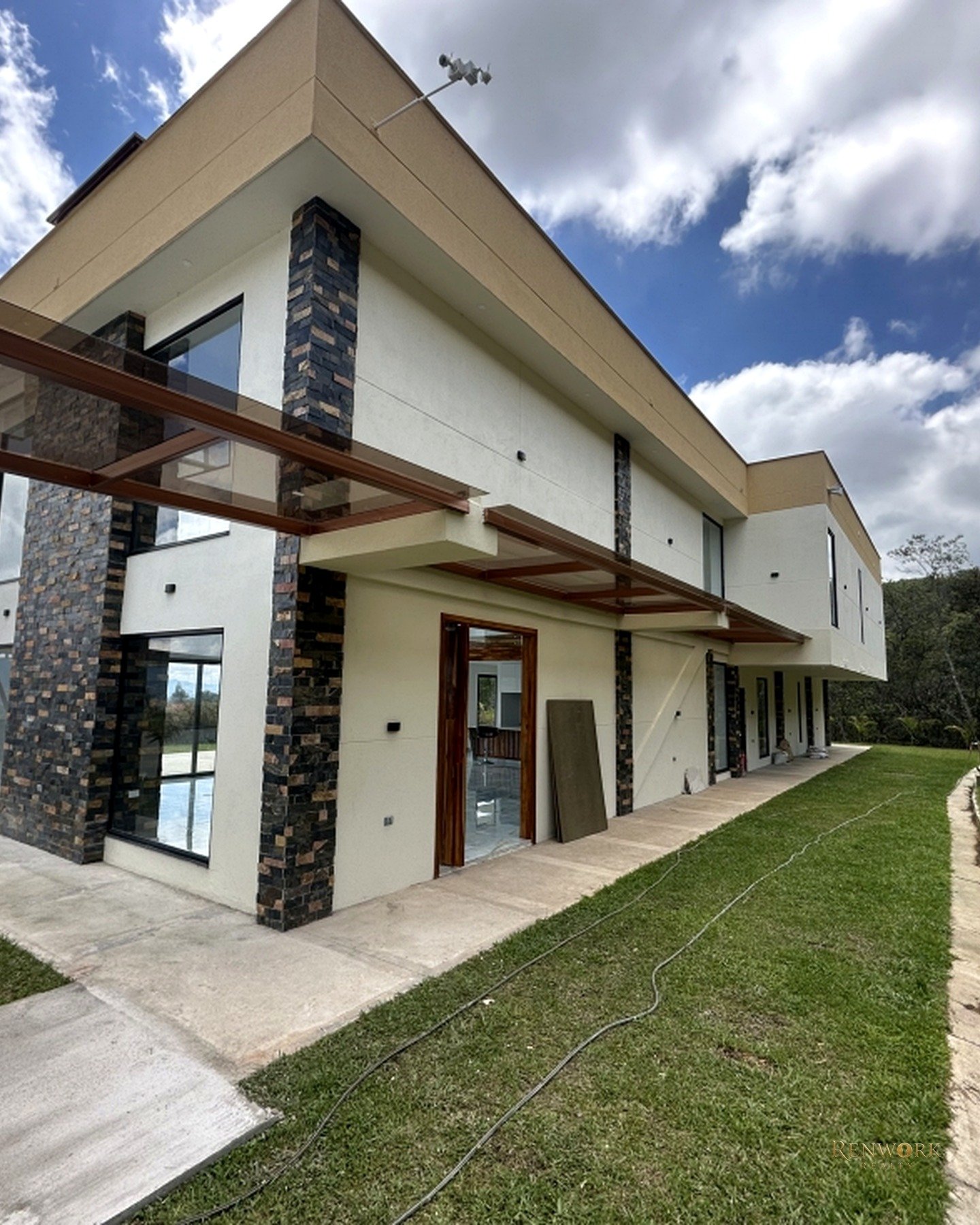 Vista de CASA DE LUJO PARA ESTRENAR CERCA AL AEROPUERTO JMC