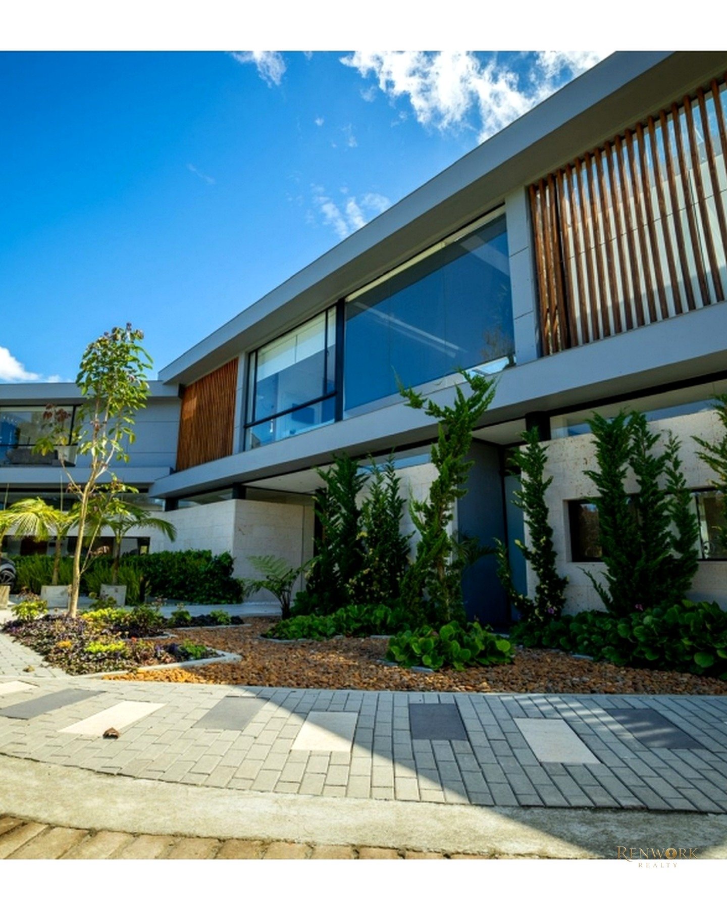 Vista de CASA DE LUJO PARA LA VENTA EN ALTOS DE PALMAS