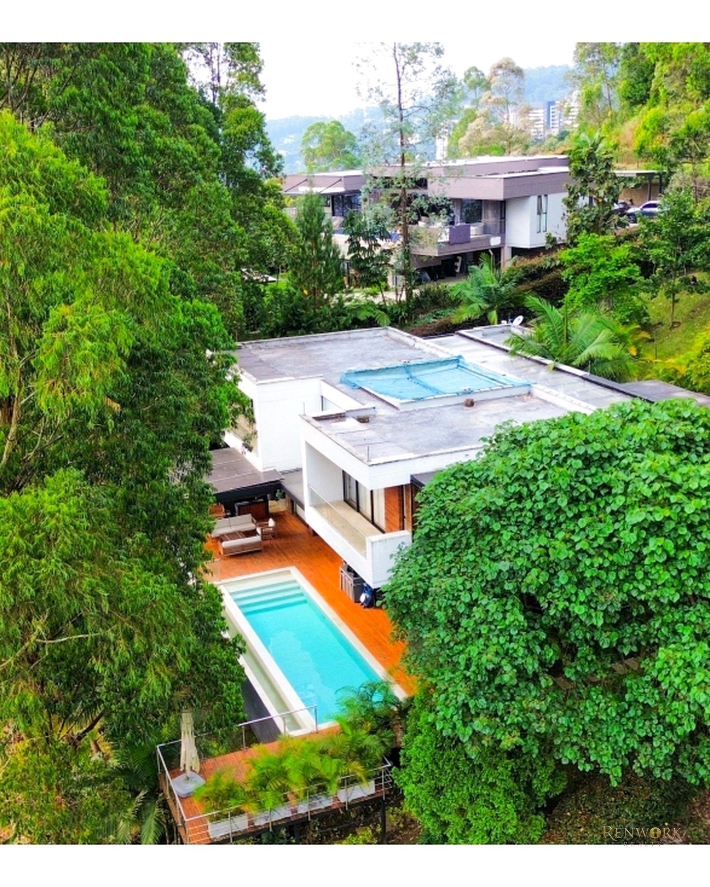 CASA DE LUJO PARA LA VENTA EN EXCLUSIVA ZONA CERCA AL TESORO · foto 4