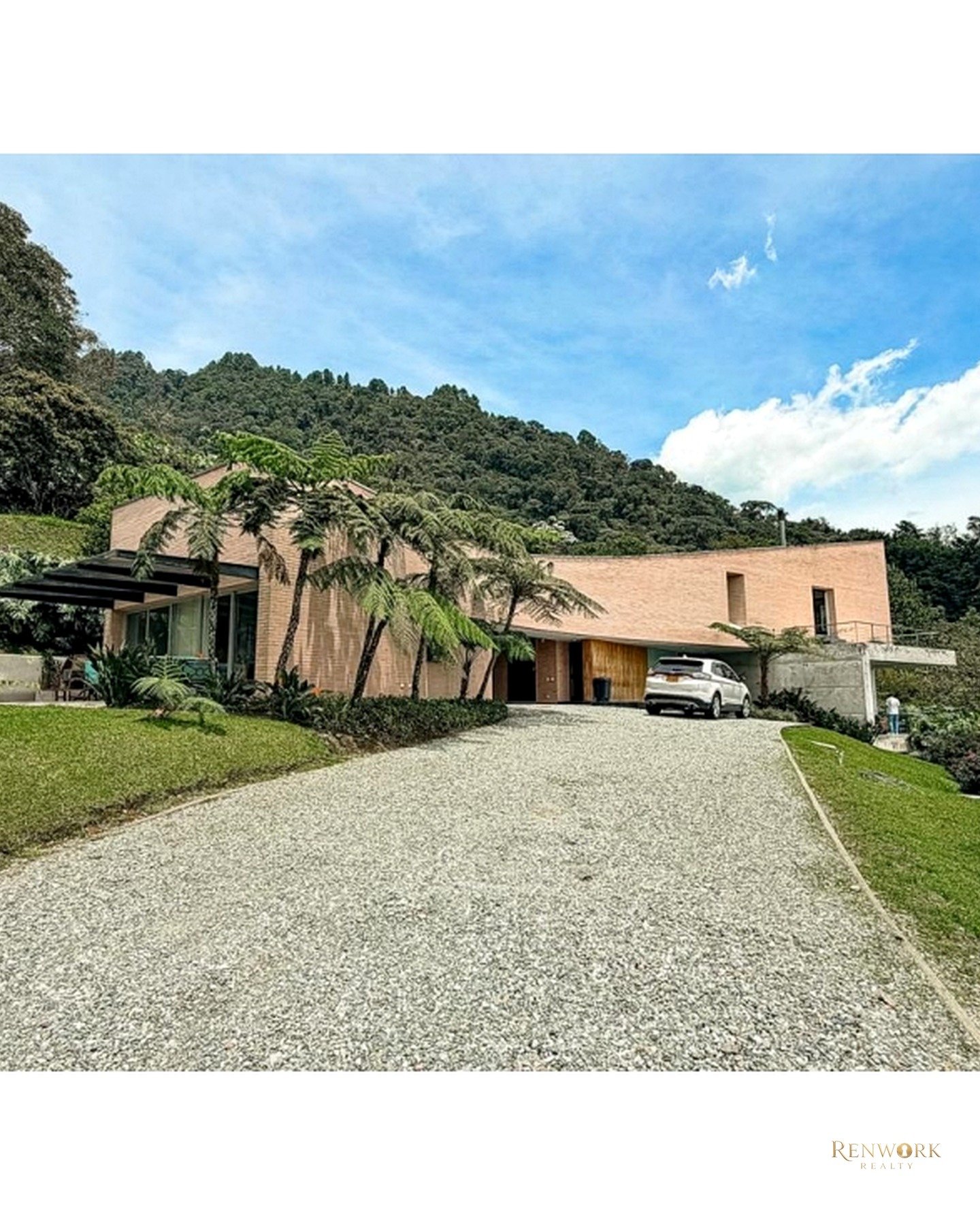 CASA DE LUJO PARA LA VENTA EN PALMAS, UNIDAD CERRADA · foto 2