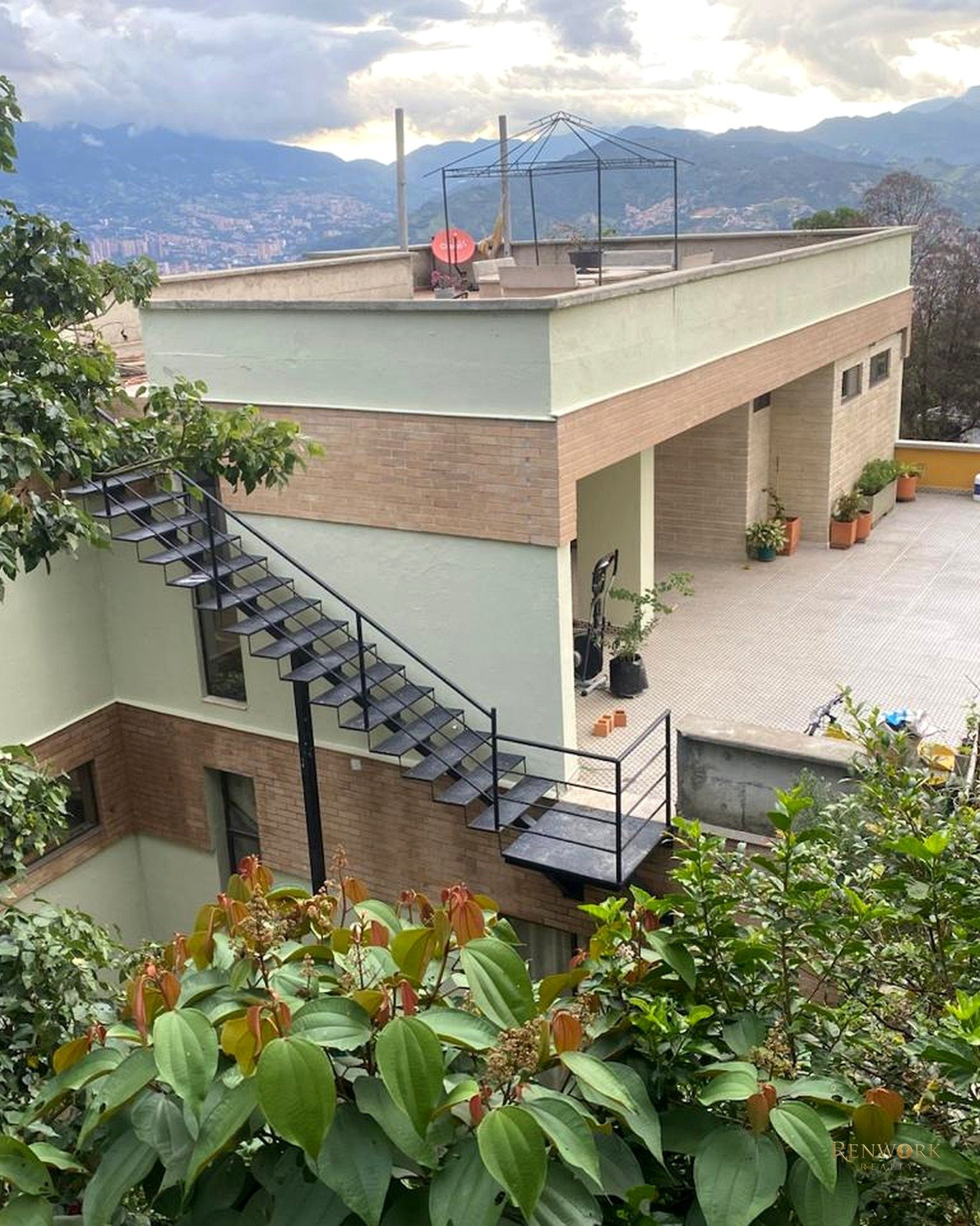 CASA DE LUJO PARA LA VENTA ENVIGADO LOMA DEL ATRAVESADO · foto 3